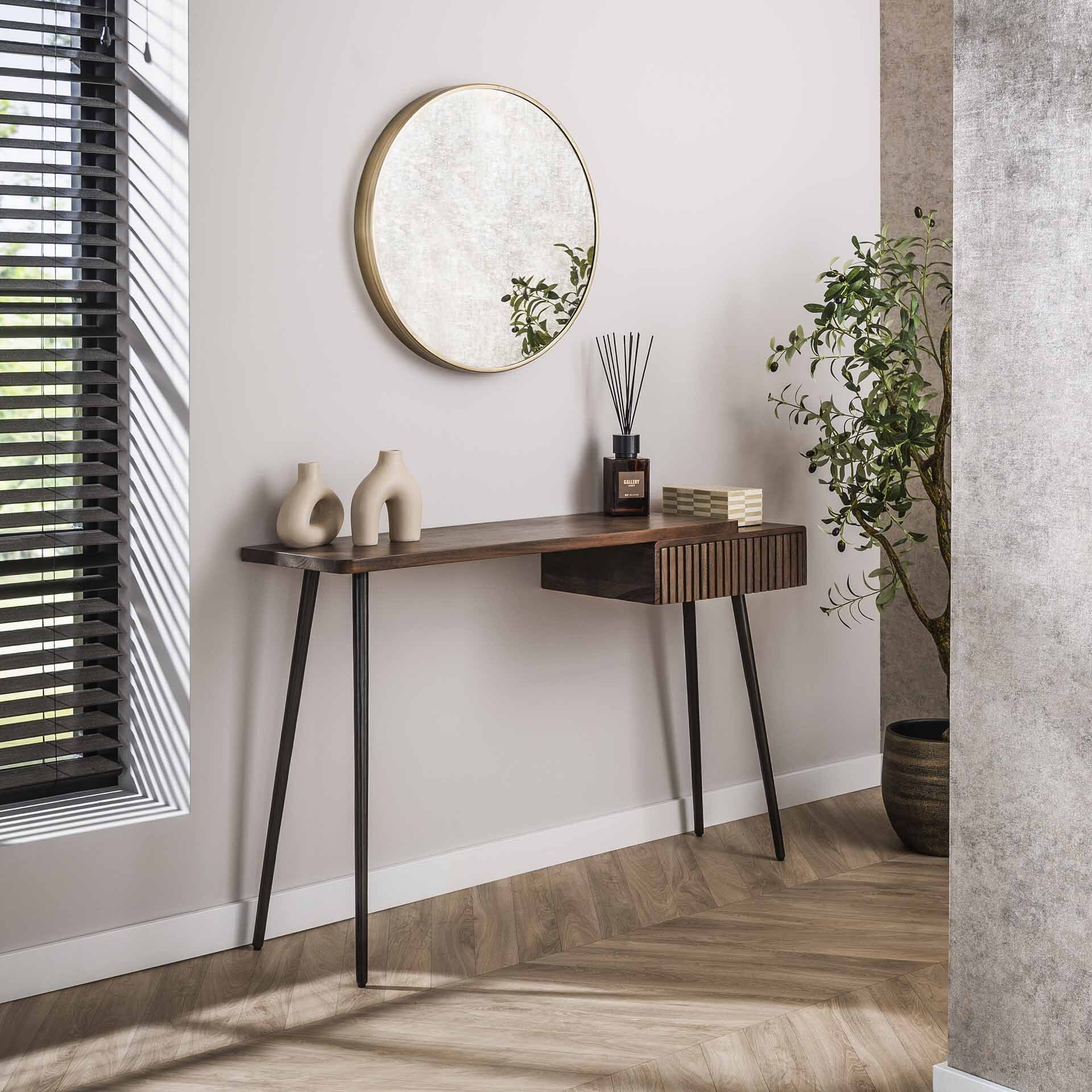 Alania Sidetable van LifestyleFurn – 120 cm Massief Acaciahout met Bronzen Metaalonderstel
