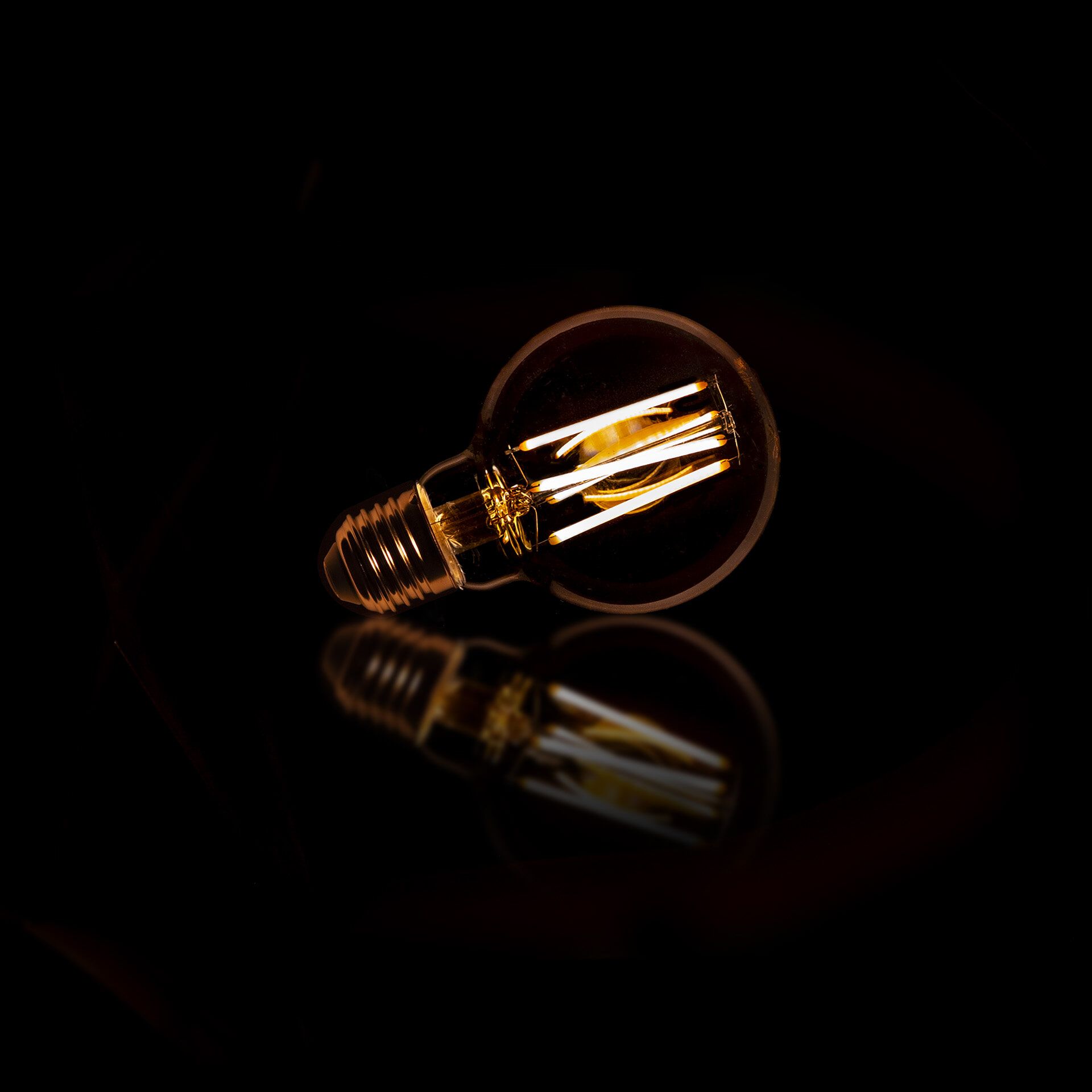 Ambachtelijk warme LED kooldraadlamp met dimbare bol van LifestyleFurn