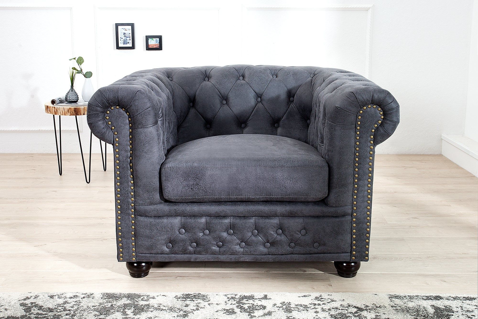 Antiekgrijze Chesterfield Fauteuil 105 cm – Luxe veerkern met knoopstiksels