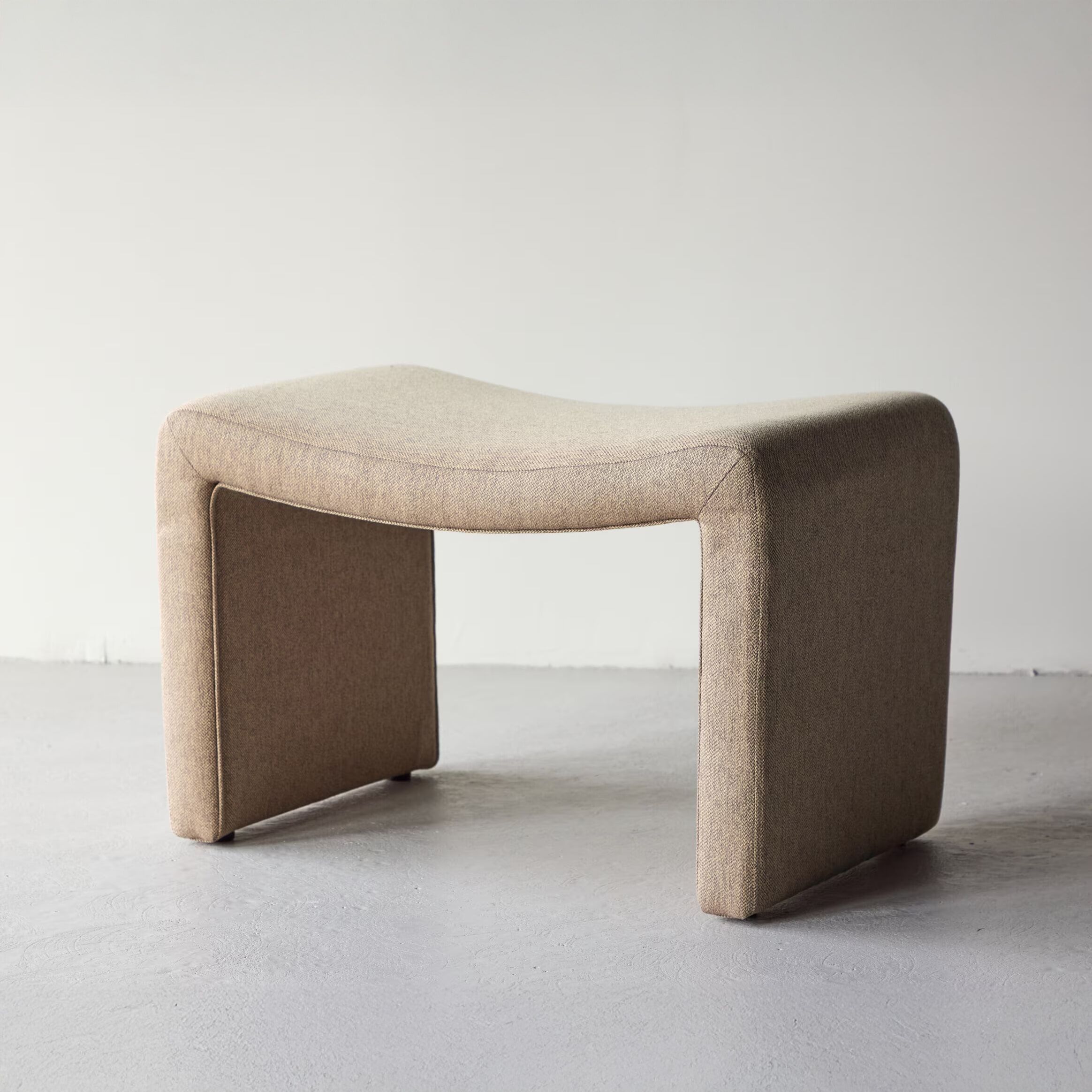 Antonie Bruine Poef & Voetenbankje 70 cm – Stijlvol Comfort voor Elk Interieur