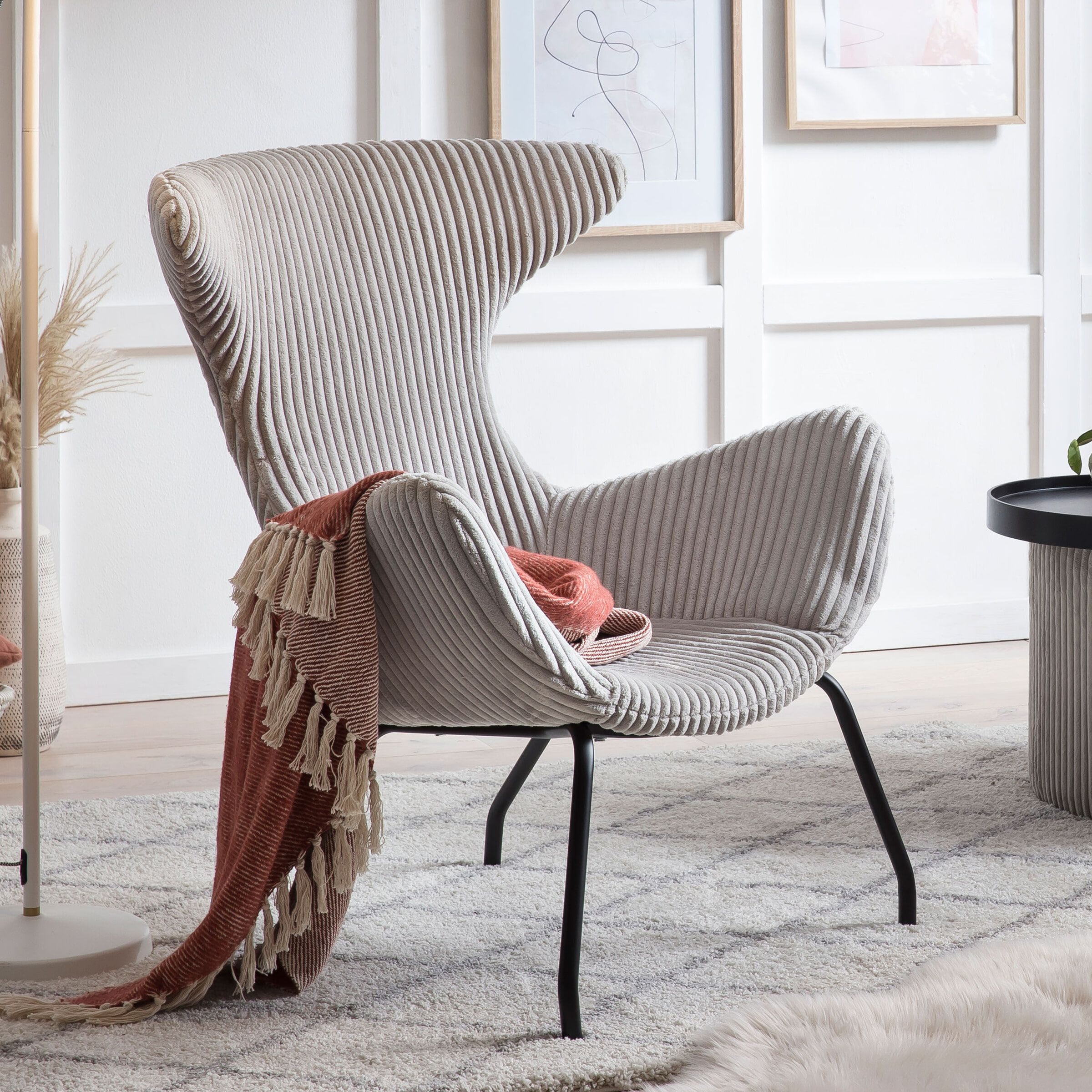 Artistiq Ariel Fauteuil – Scandinavisch comfort in grijze ribstof