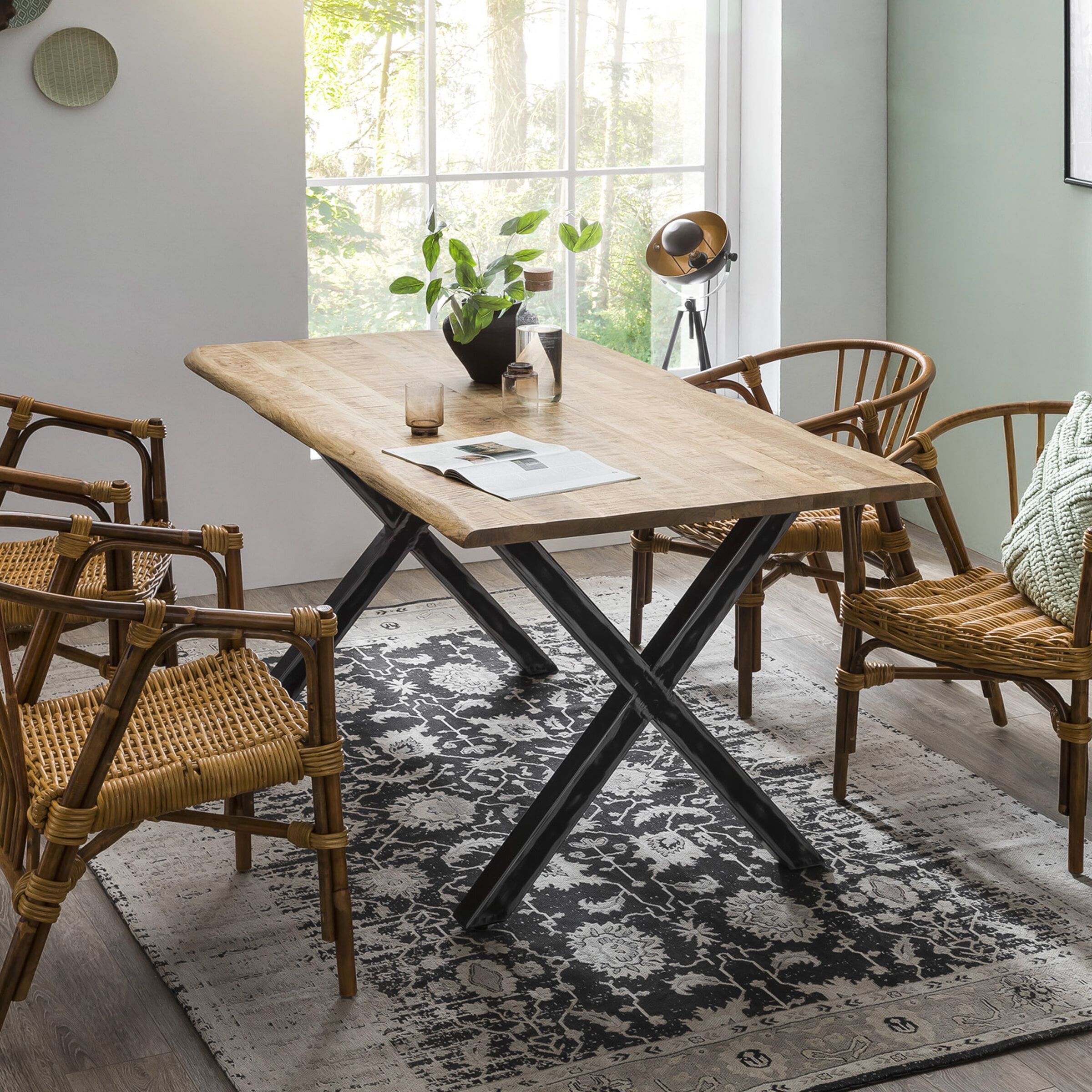 Artistiq Boomstam Eettafel Kyiesha – Natuurlijke mangohout met industrieel X‑frame (160 × 85 cm)
