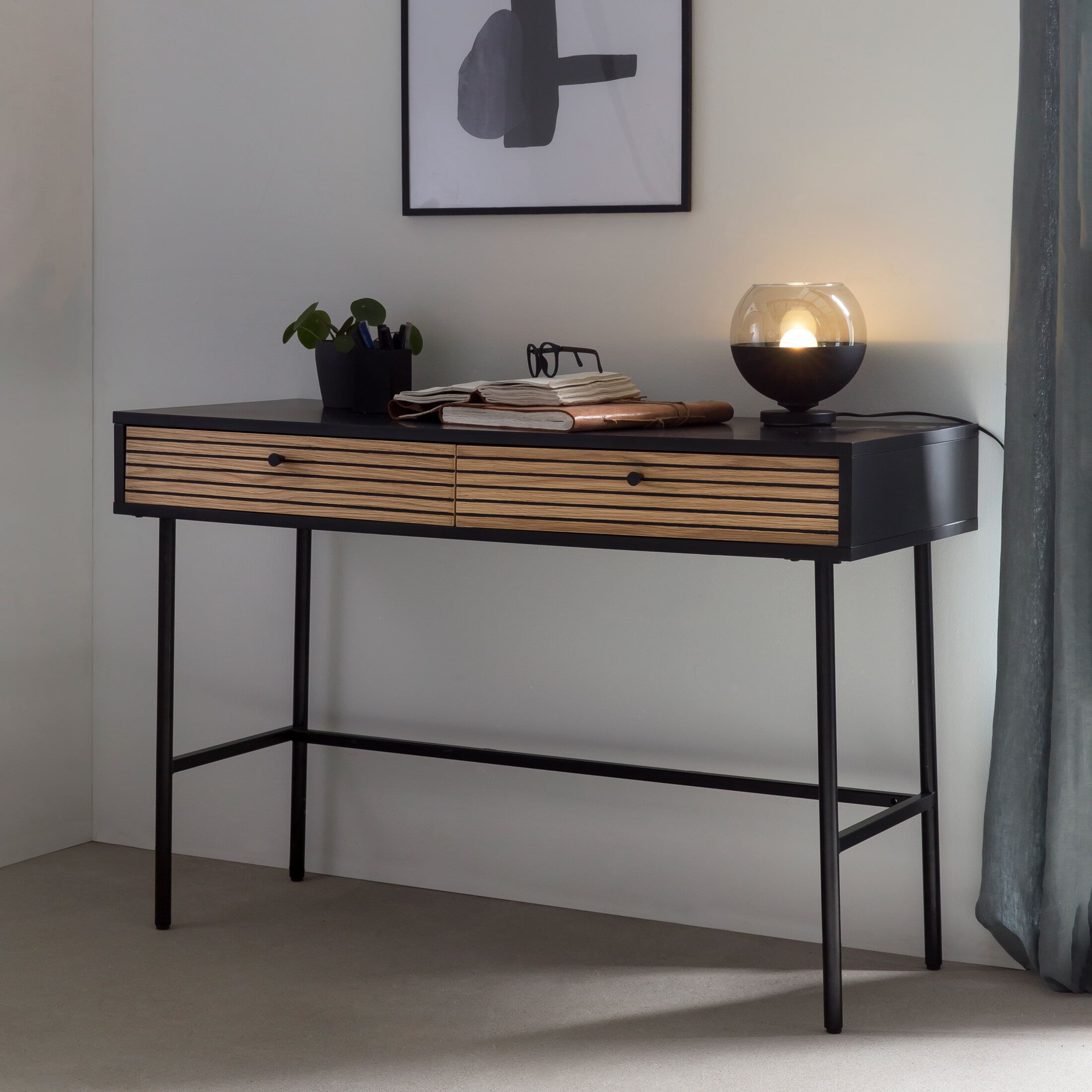 Artistiq Bureau Sega – Modern Scandinavisch Werkplezier in Zwart & Eiken