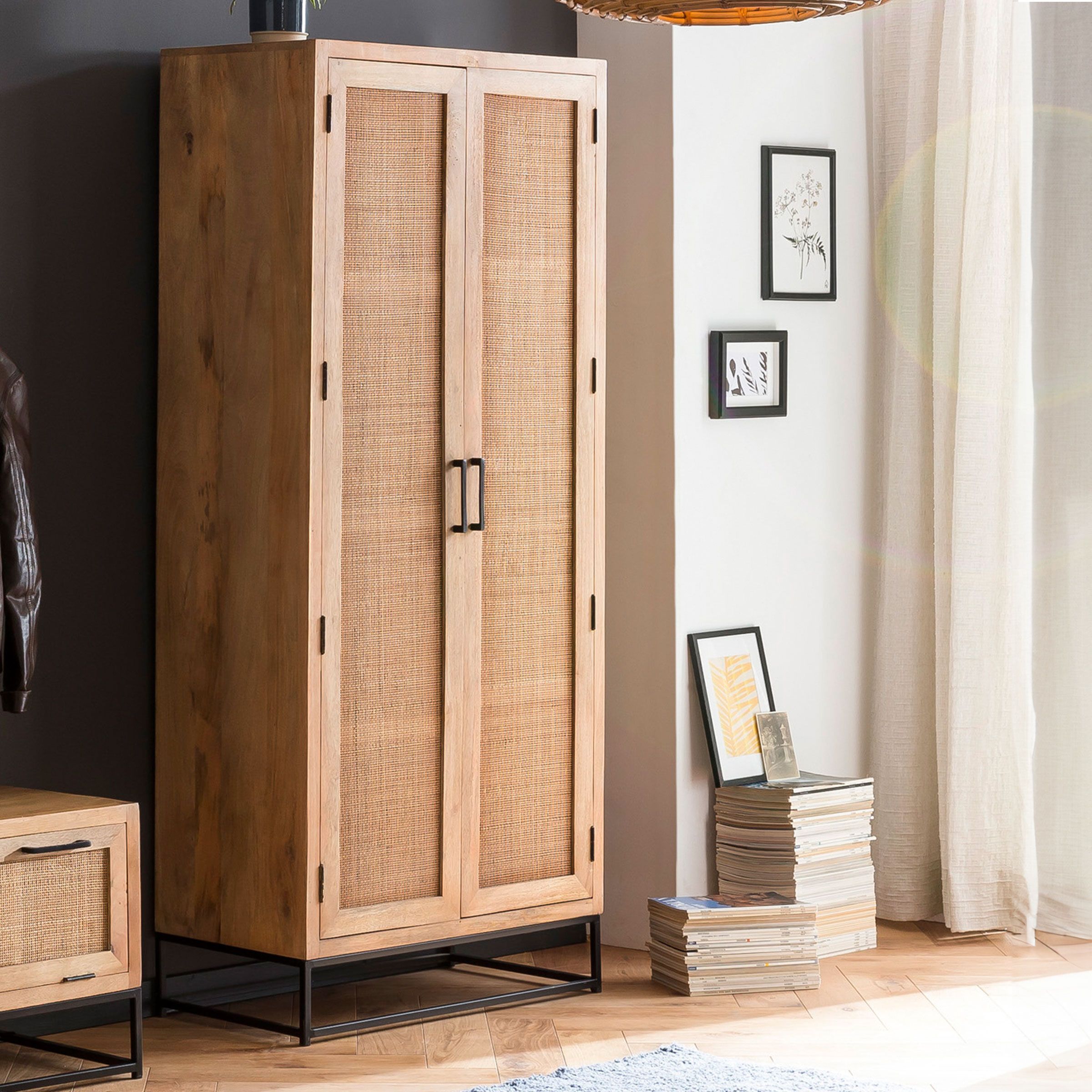Artistiq Denice kledingkast – Mangohout & rotan, 180 cm hoog