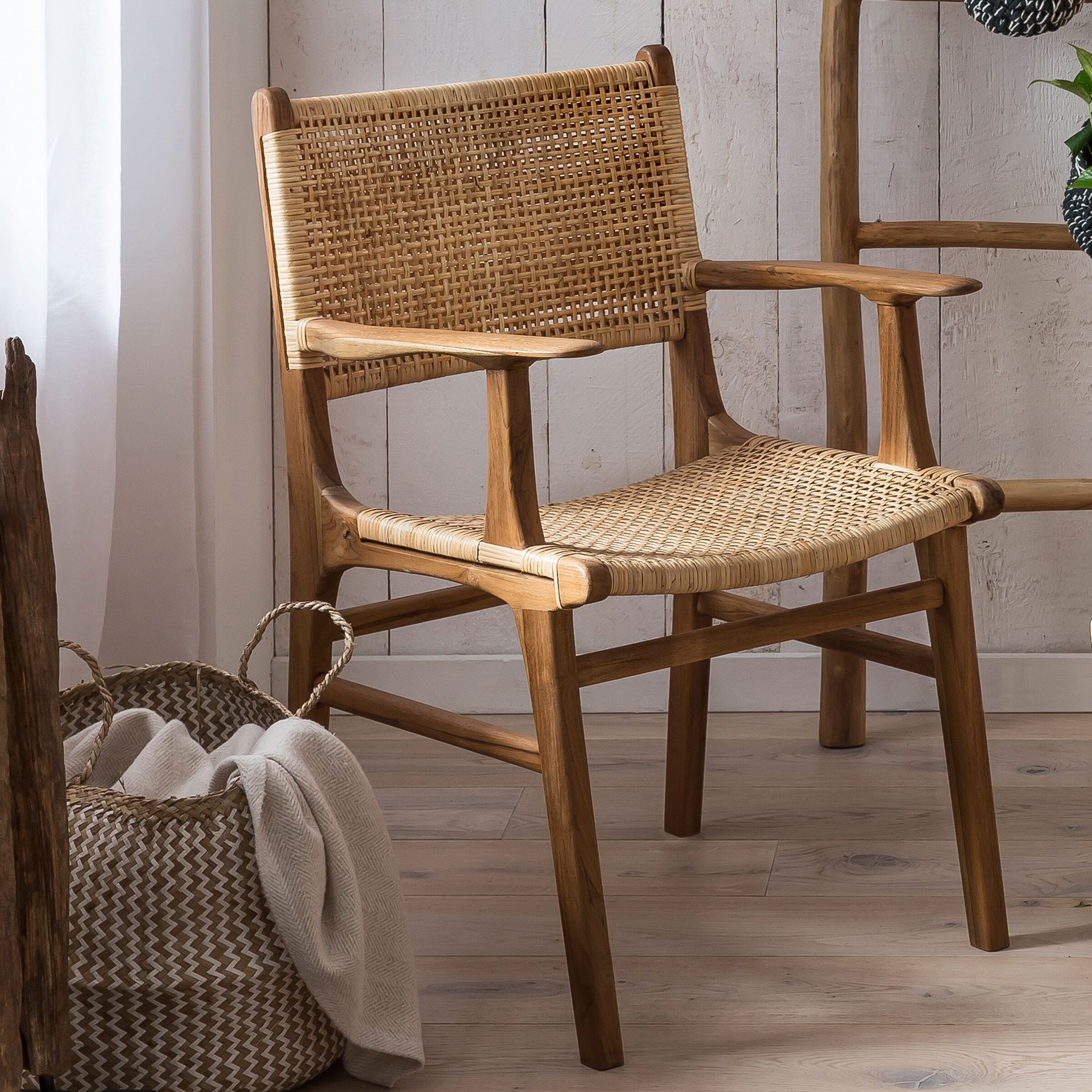 Artistiq Ervin eetkamerstoel – handgemaakte teak & rotan in Japandi stijl
