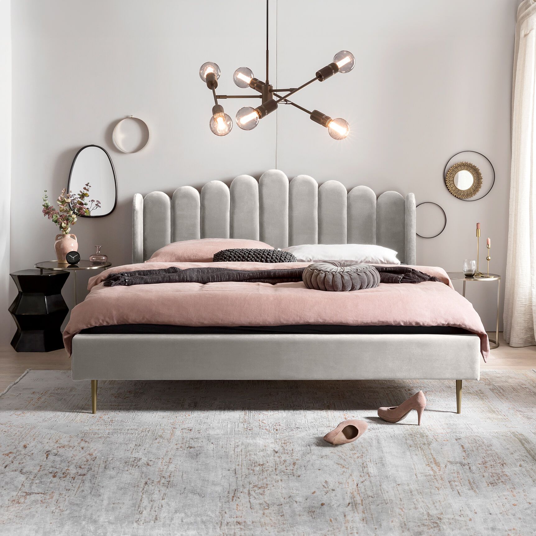 Artistiq Harrell Velvet bed – luxe schelpdesign in beige (140 × 200 cm)