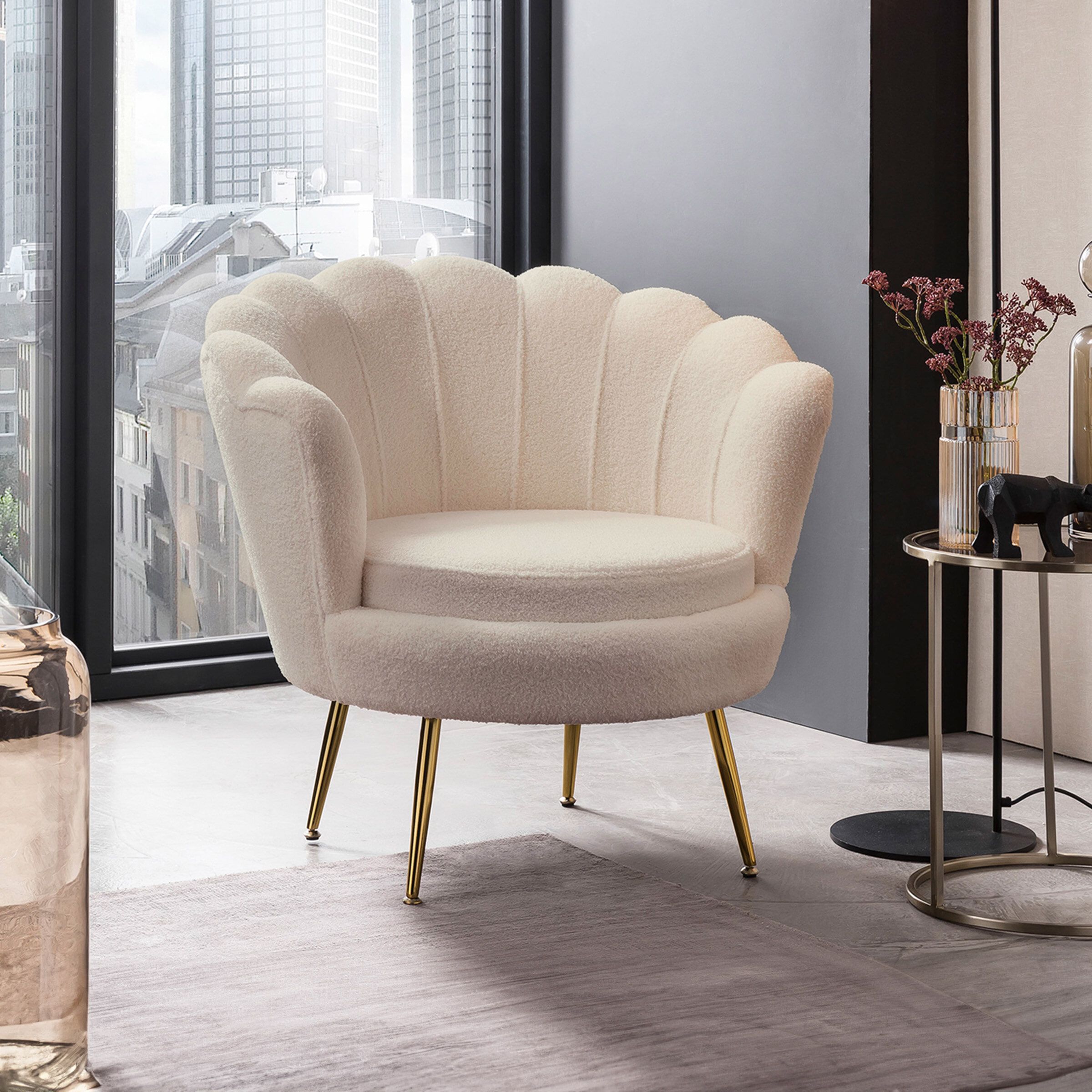 Artistiq Living Lizzy Fauteuil – Luxe schelpdesign in wit met teddybontlook