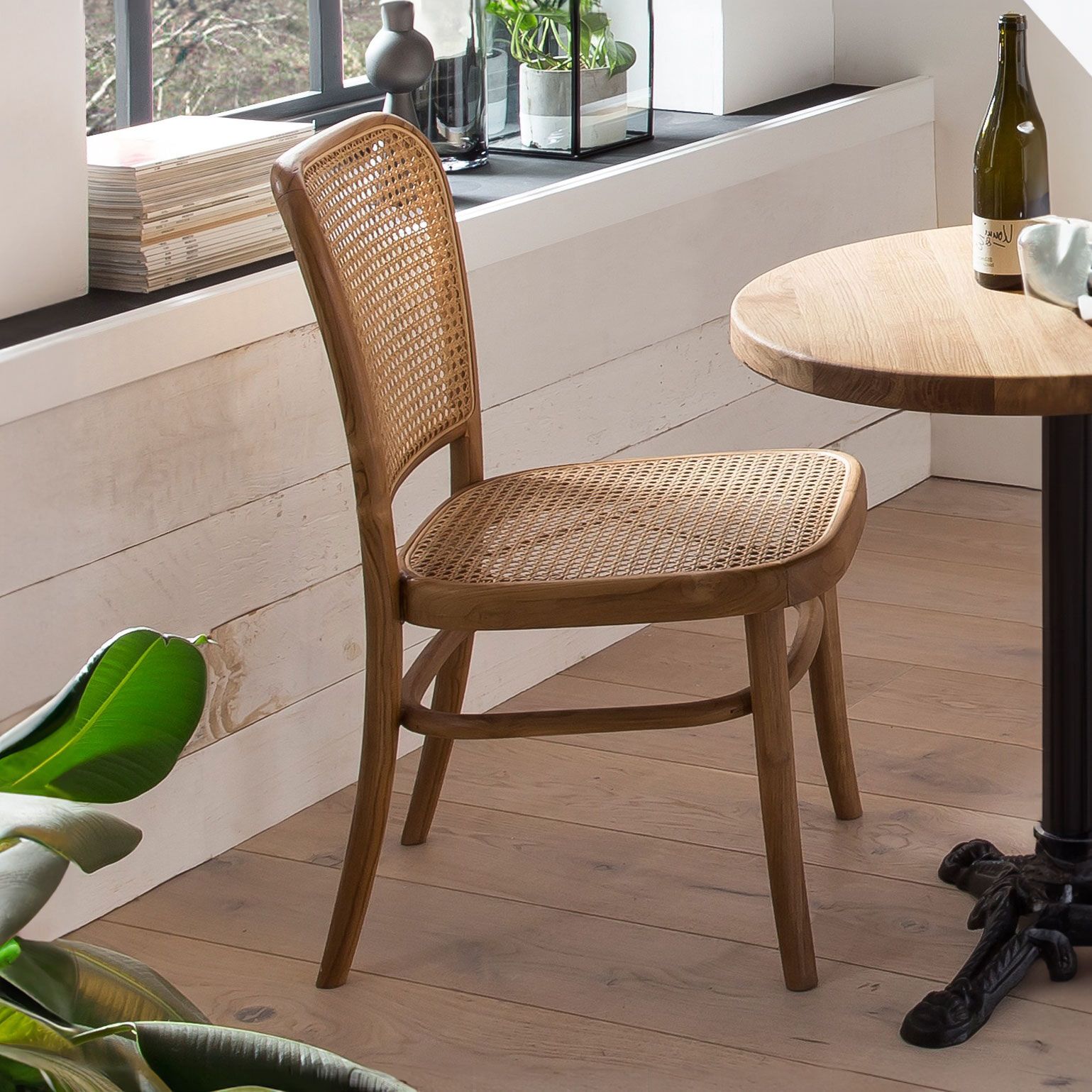 Artistiq Takeshia eetkamerstoel – handgemaakte teak & rotan met natuurlijke charme