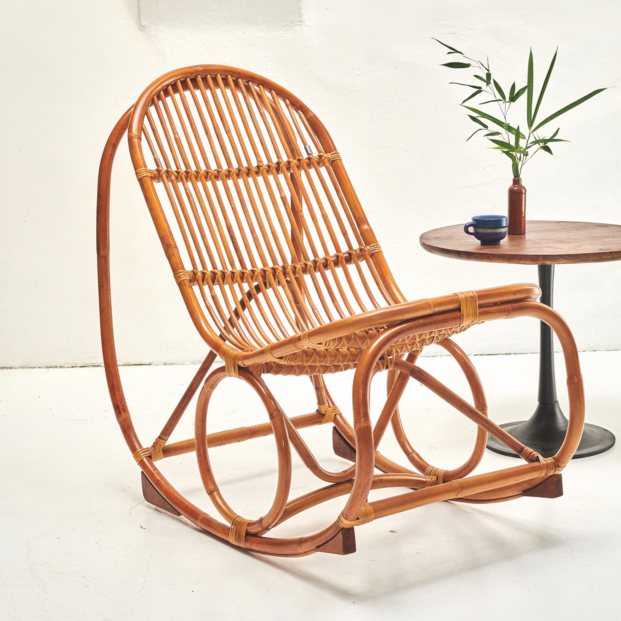 Artistiq Tom Tailor Schommelstoel Betsaida Rotan – Warm, handgemaakt comfort voor elke kamer