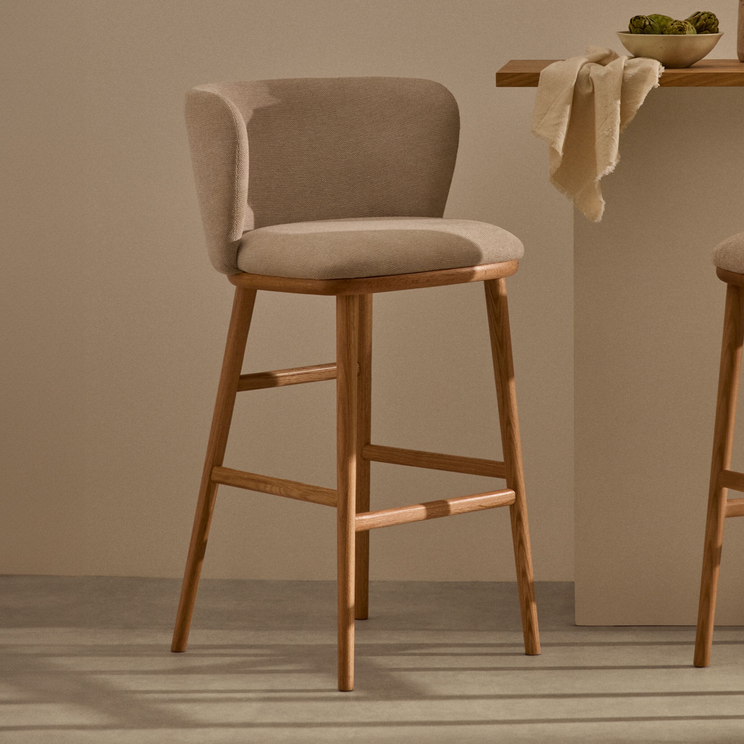 Barkruk Ciselia Chenille – Modern comfort van Kave Home in Beige