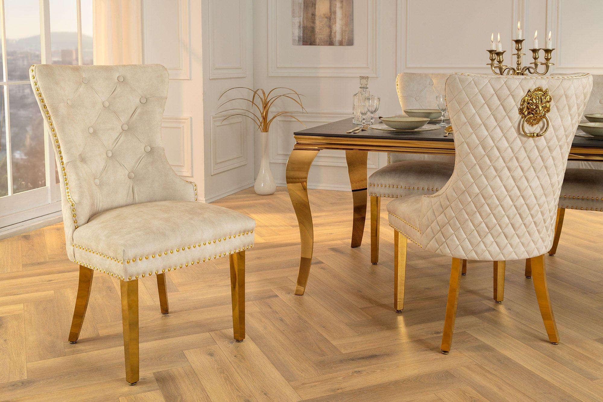 Barokke CASTLE DELUXE stoel in beige fluweel – luxe met leeuwenkop details