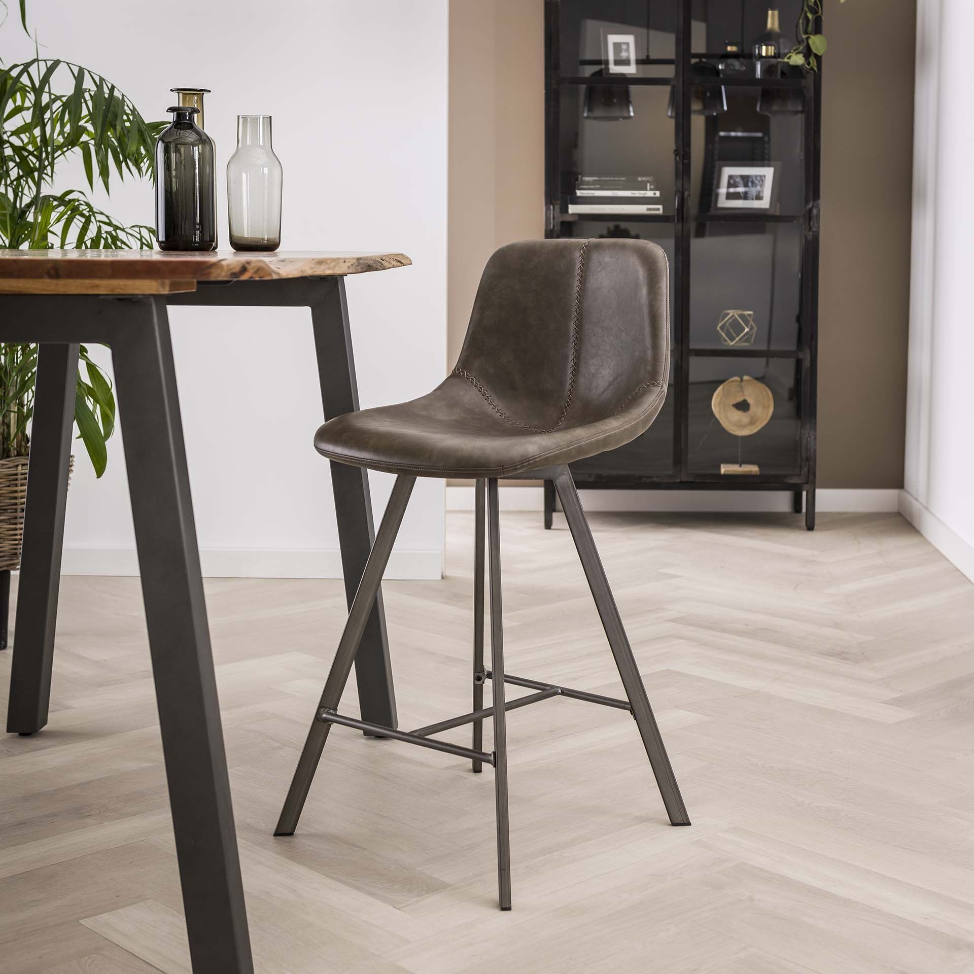 Barstoel Celia – vintage PU‑leer in warme taupe