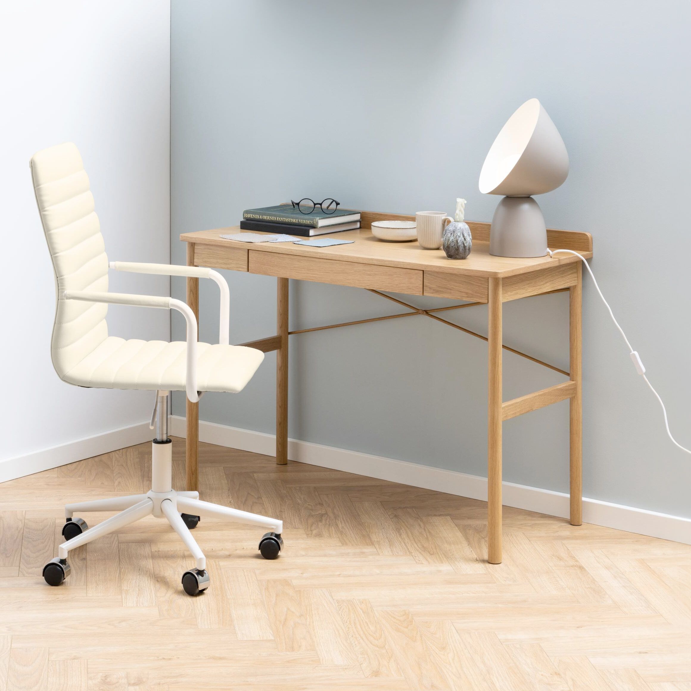 Bendt Ashlyn Eiken Bureau – Strak Scandinavisch Werkblad met Lade (110 × 50 cm)