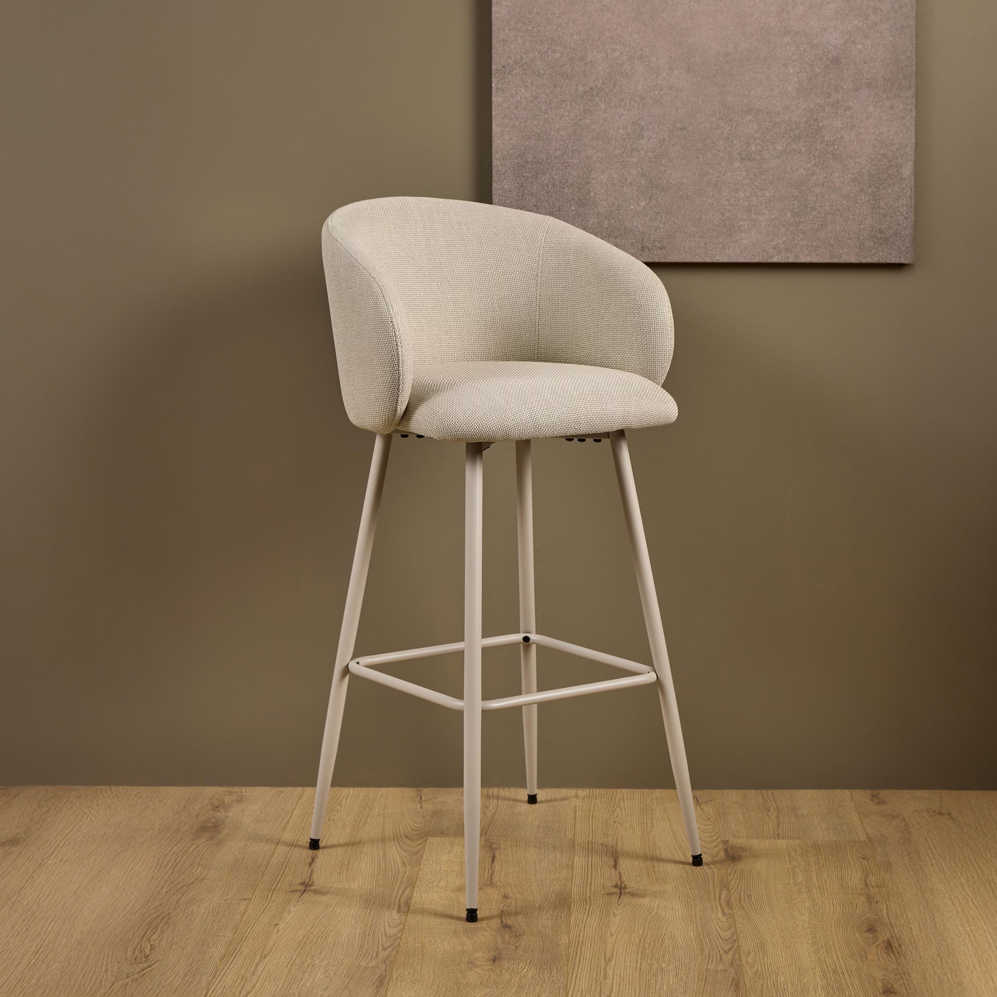 Bendt Barkruk Cristi Stof – Elegante Beige barkruk met organische rondingen (zithoogte 78 cm)