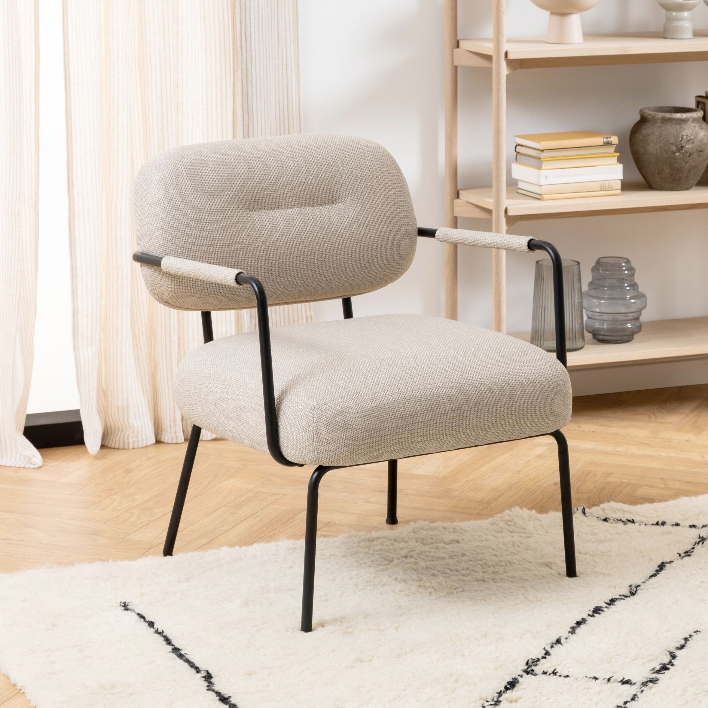 Bendt Calyn Loungestoel in Beige – Elegante Hotelachtige Fauteuil voor Modern Wonen
