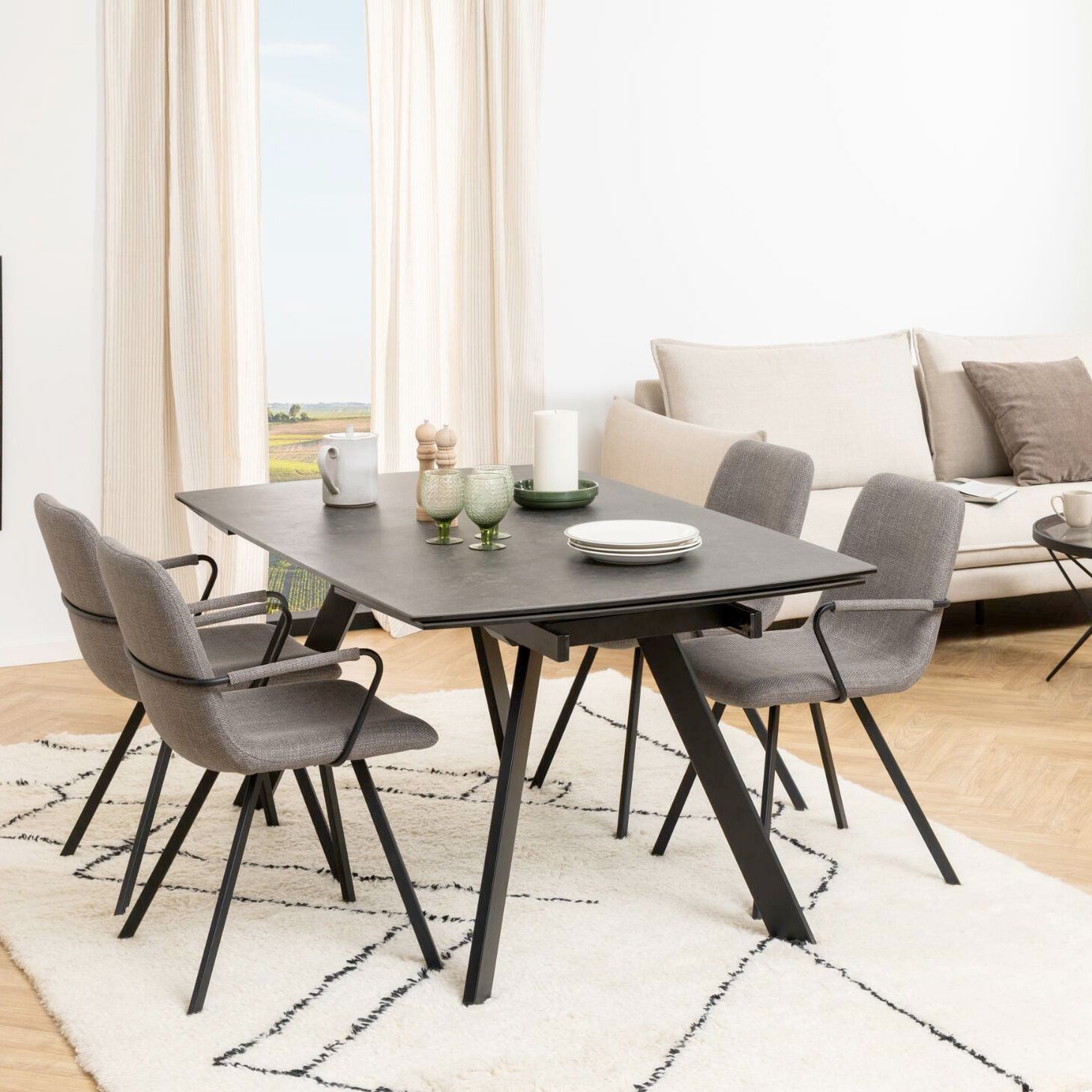 Bendt Cresencio – Moderne uitschuifbare eettafel in zwart keramiek