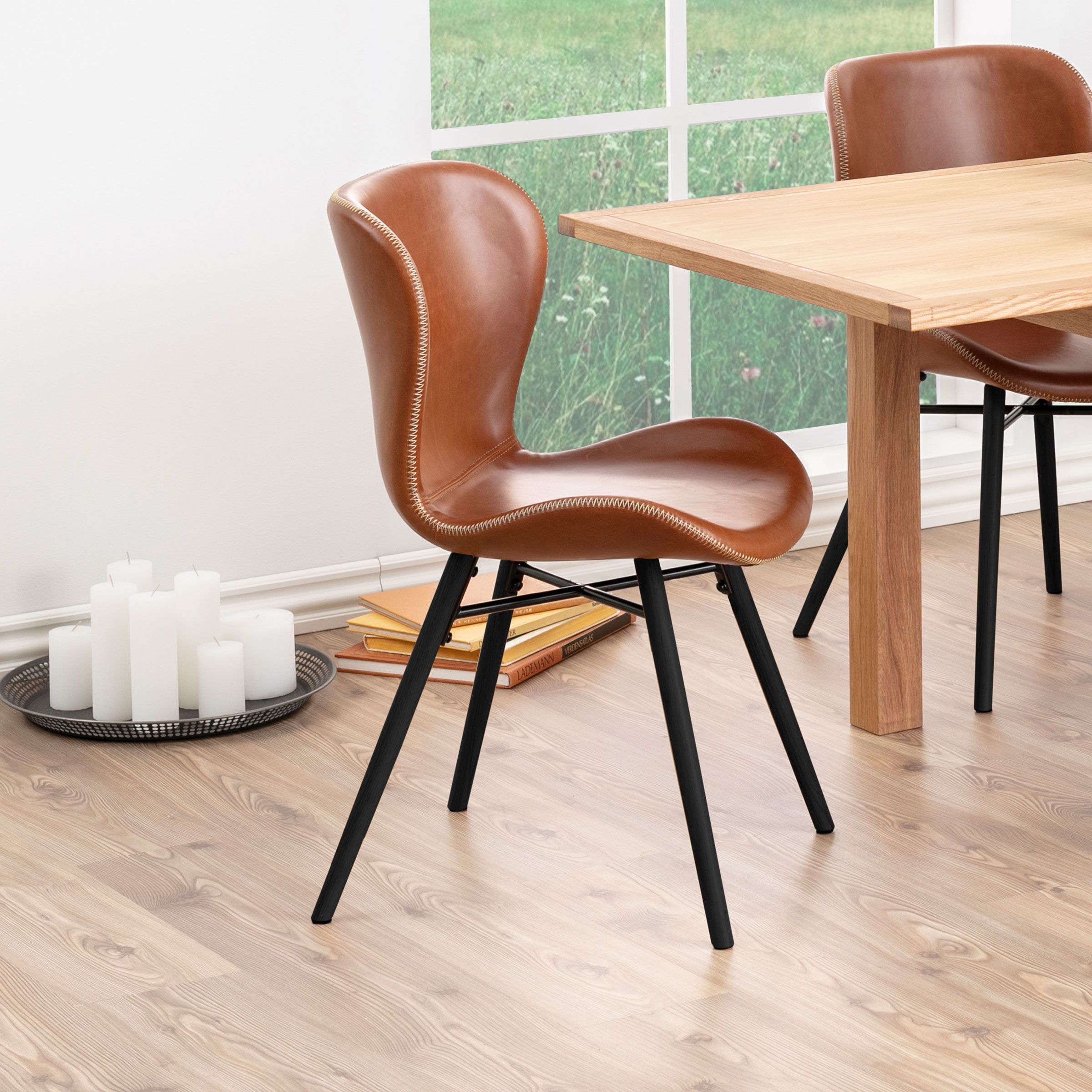 Bendt Eetkamerstoel Olle PU – Cognac: modern design en zacht comfort