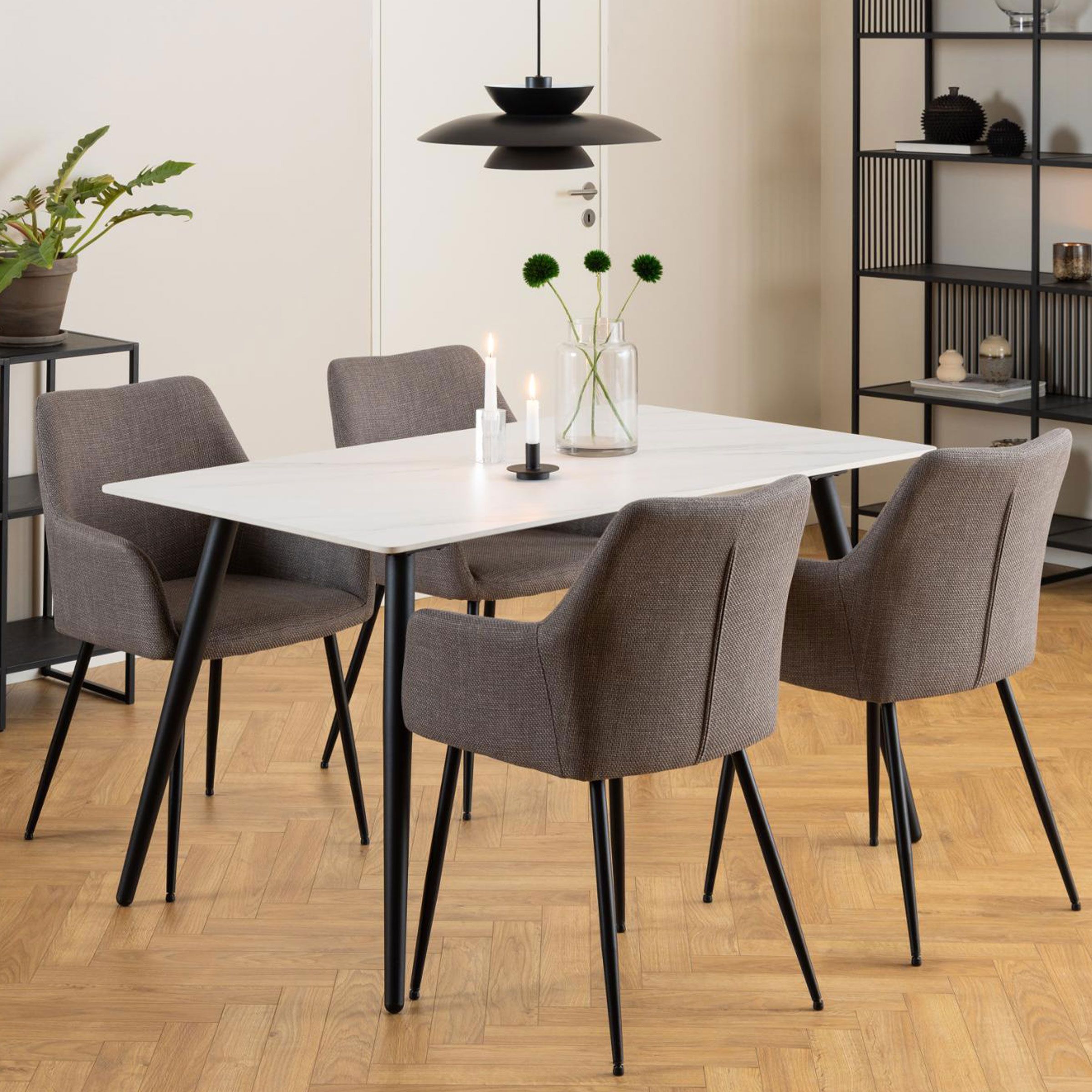 Bendt Eettafel Ib – Minimalistisch keramisch design in wit
