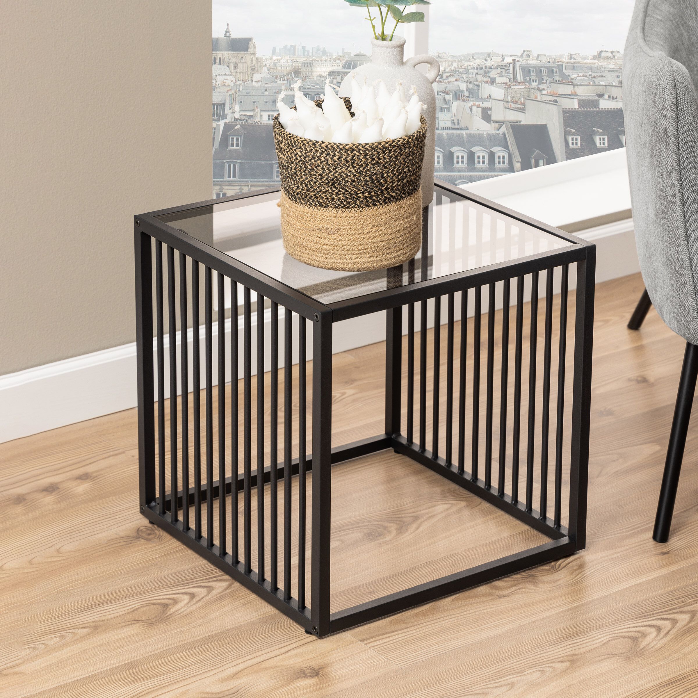 Bendt Esme Bijzettafel – Grijs 40 × 40 cm met gerookt glazen blad