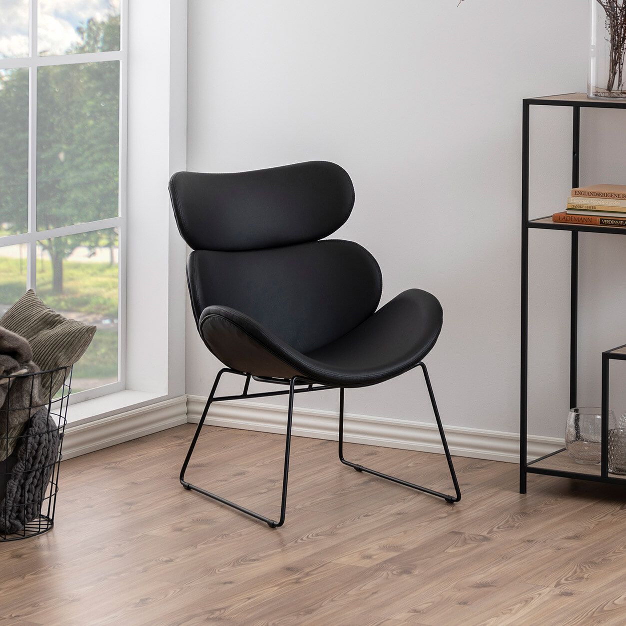 Bendt Fauteuil Ida – Strakke Zwarte Loungestoel voor Modern Wonen