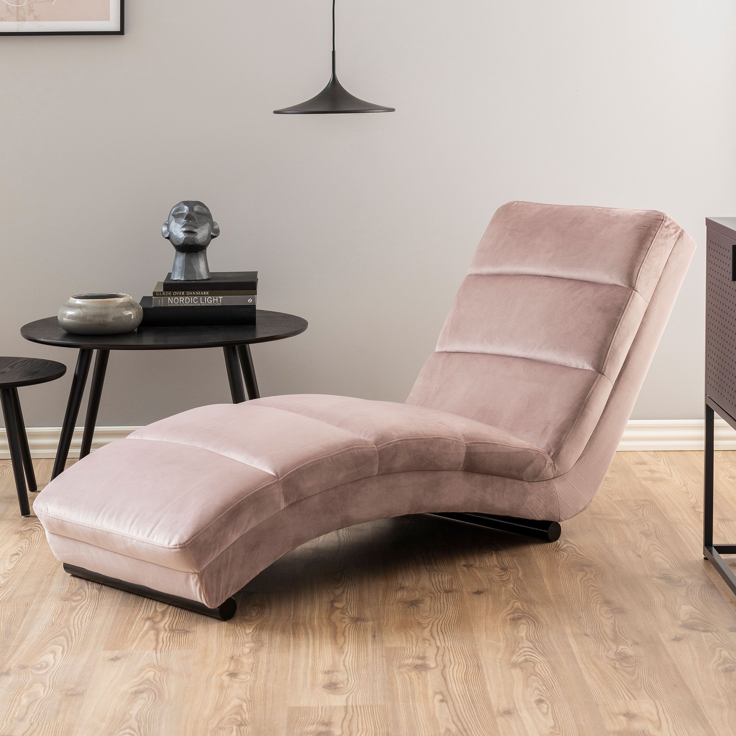 Bendt Lauri Velvet Relaxfauteuil in Dusty Rose – Luxe en comfort voor elke woonkamer
