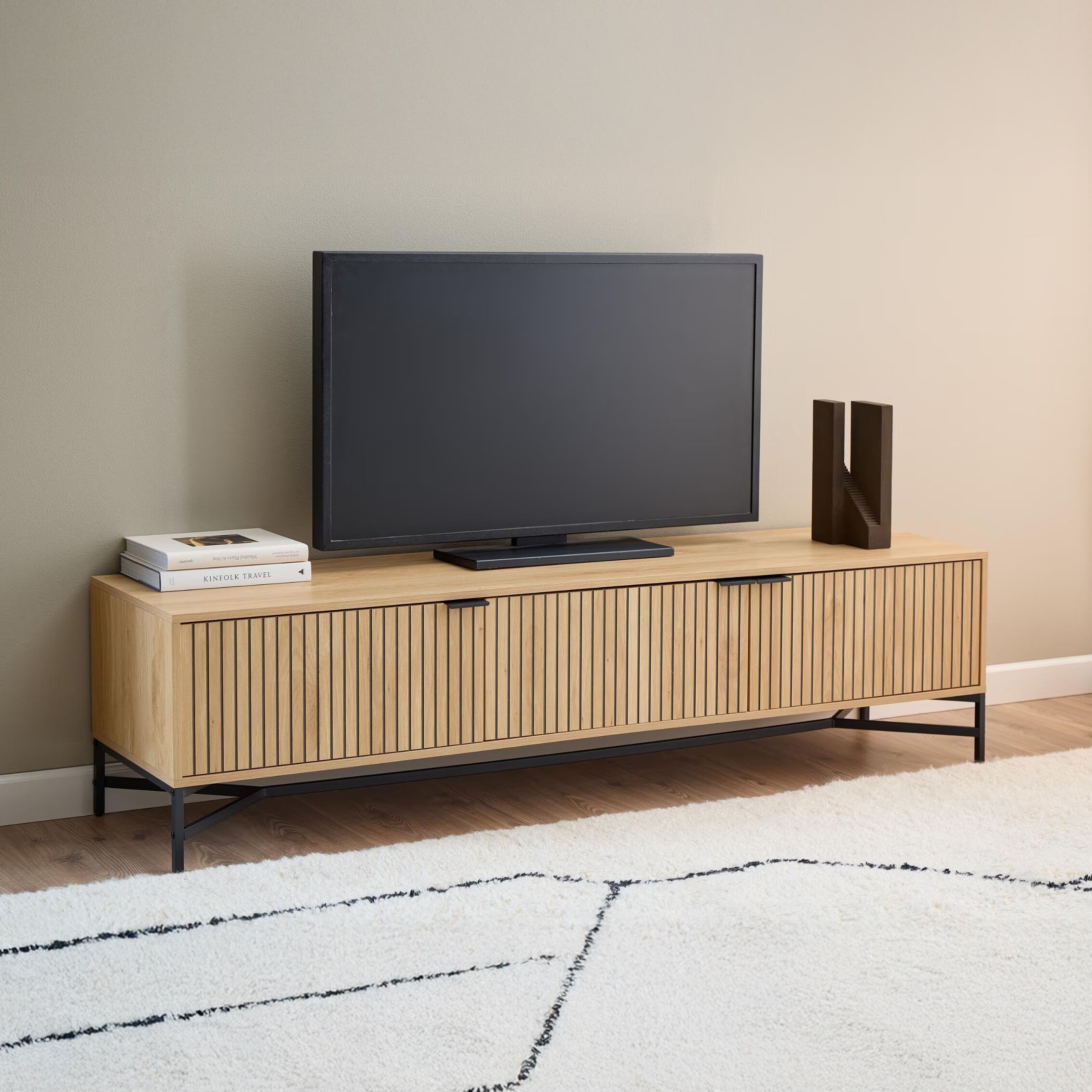 Bendt Lisette TV‑meubel 176 cm – Strak eikenlook met zwarte accenten