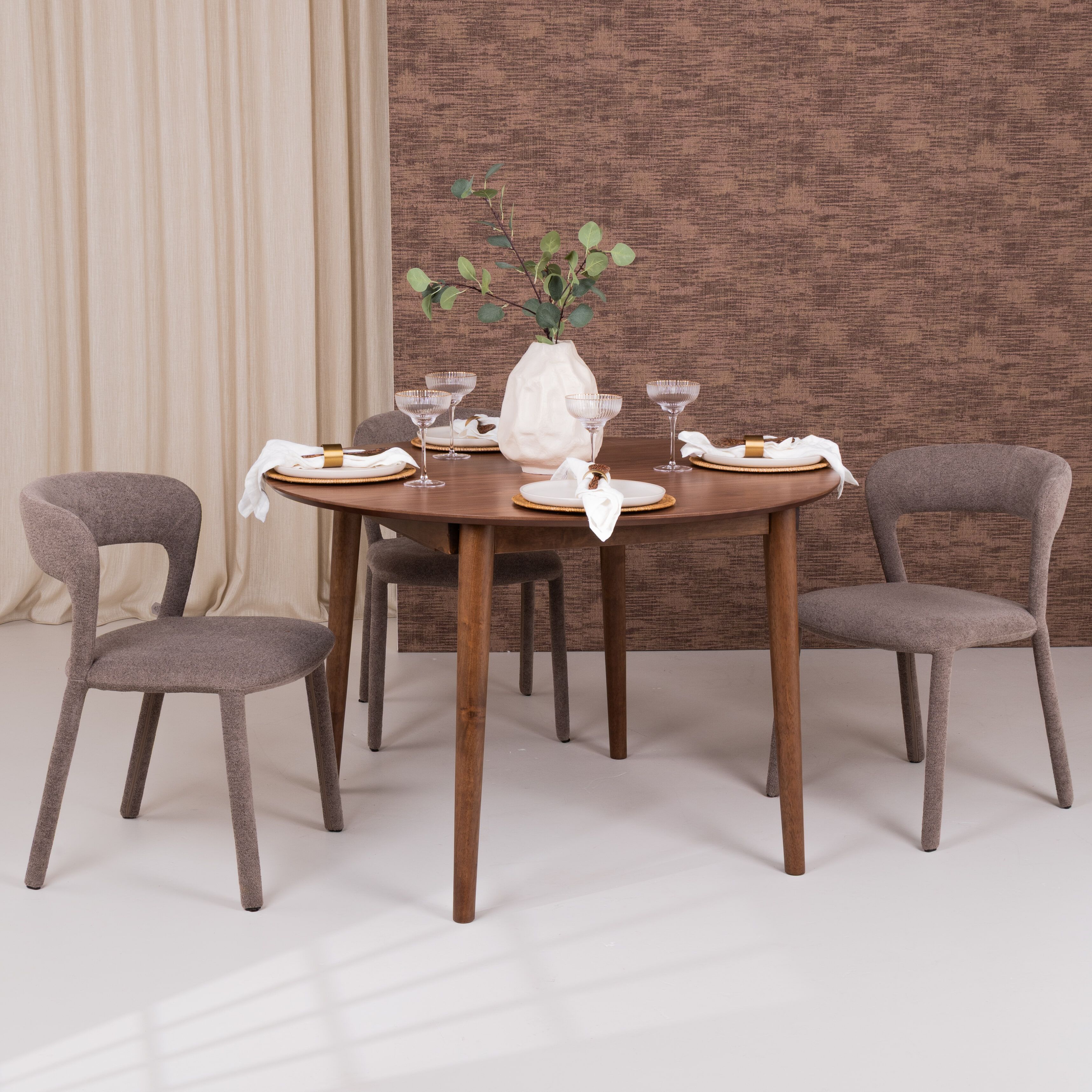 Bendt Montreux – Uitschuifbare ronde eettafel in walnootlook