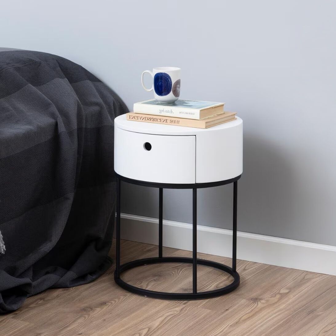 Bendt Rond Nachtkastje Gaga – Strak en Functioneel in Wit