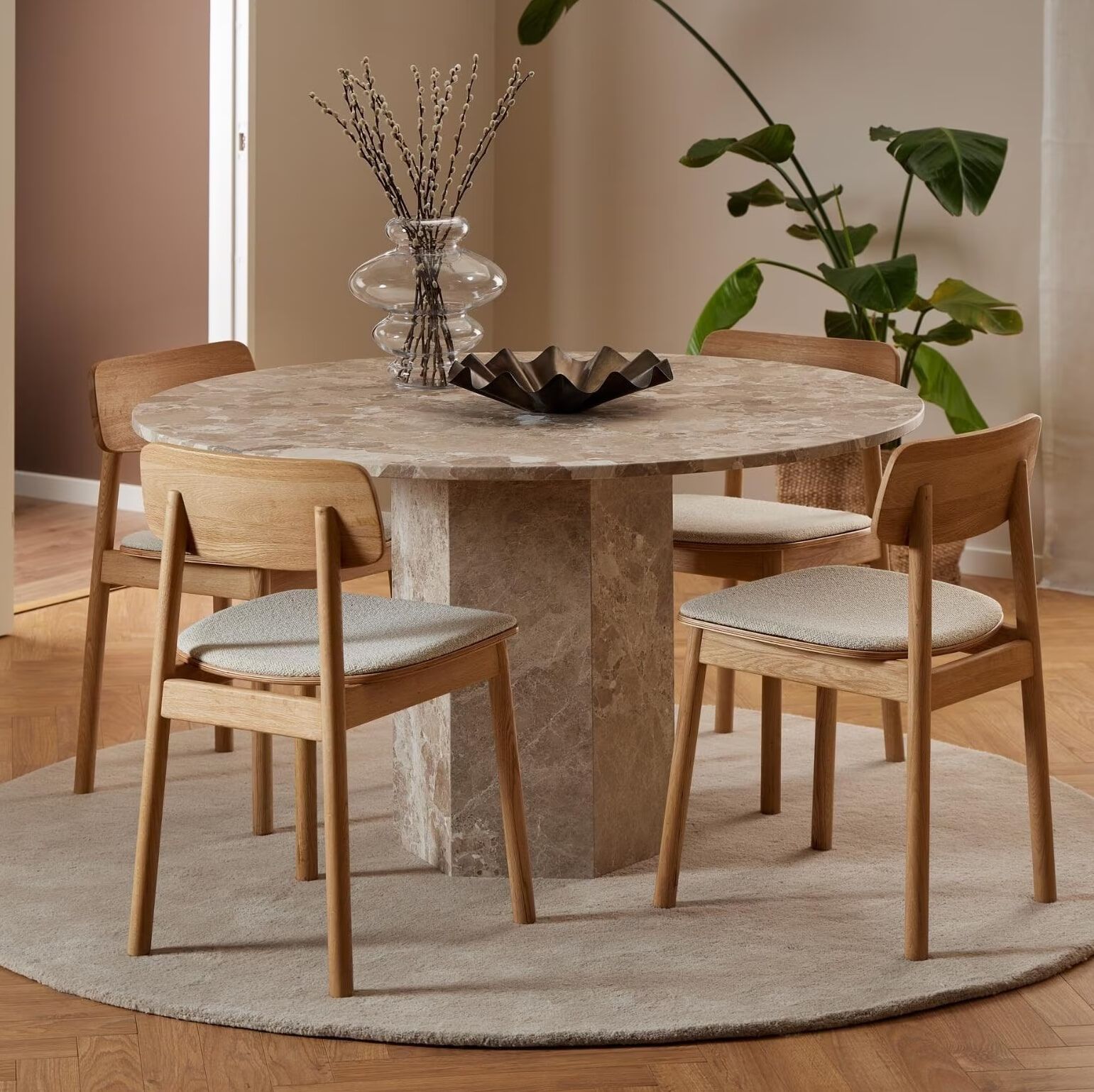 Bendt Ronde Eettafel Lasonya Travertin – 130 cm (Bruin) – Uniek Design & Natuurlijke Marmerlook