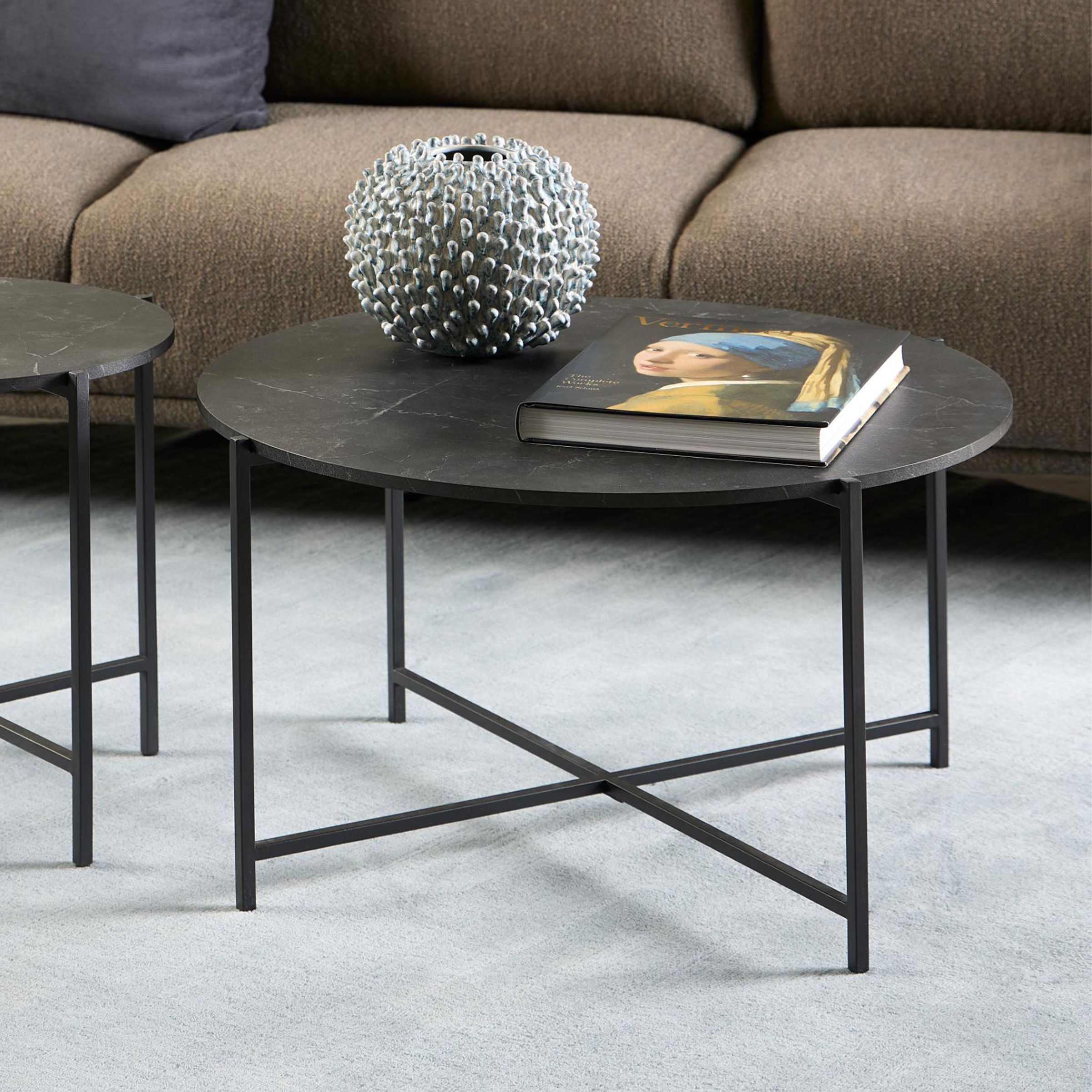 Bendt Ronde Salontafel Natally – Strakke Zwarte Marmerlook (70 cm)