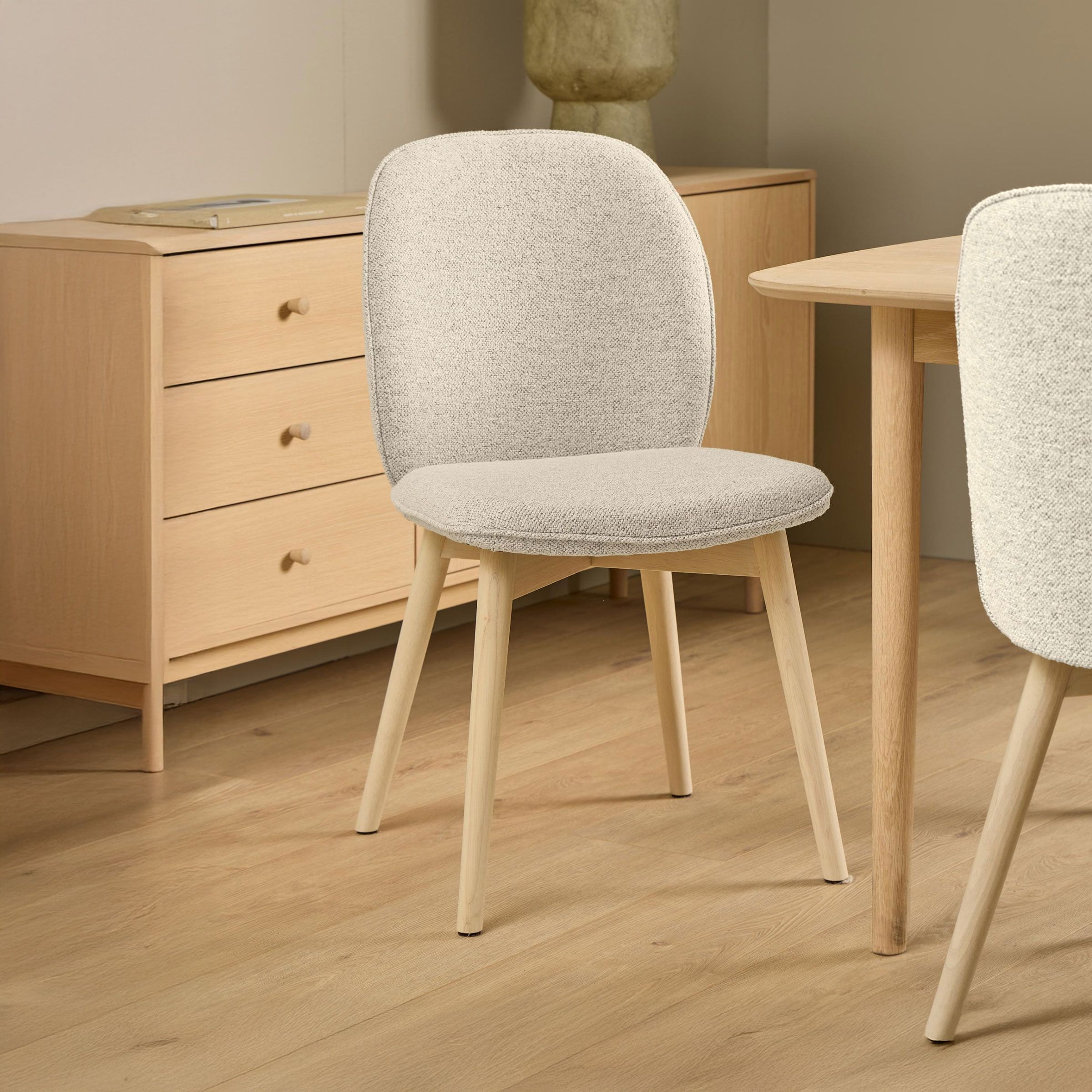 Bendt Tijn Bouclé eetkamerstoel – Crème, Scandinavisch comfort