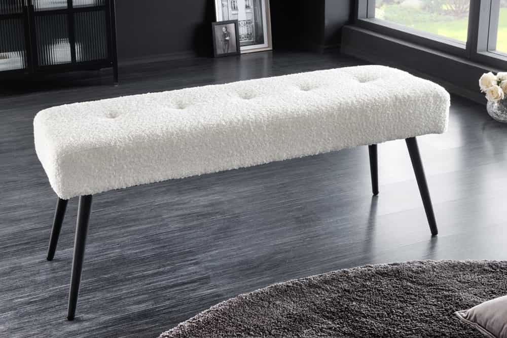 Boutique Bank 100 cm – Strak Witte Boucle met Zwarte Metaalpoten van Invicta Interior