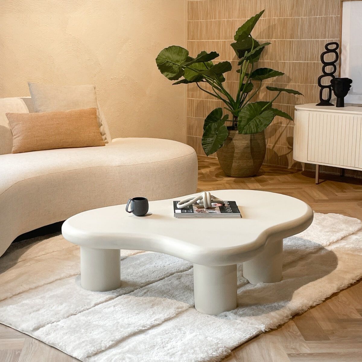 Brix Organische Salontafel Feline – Beton Ciré in Strak Wit (120 × 88 cm)