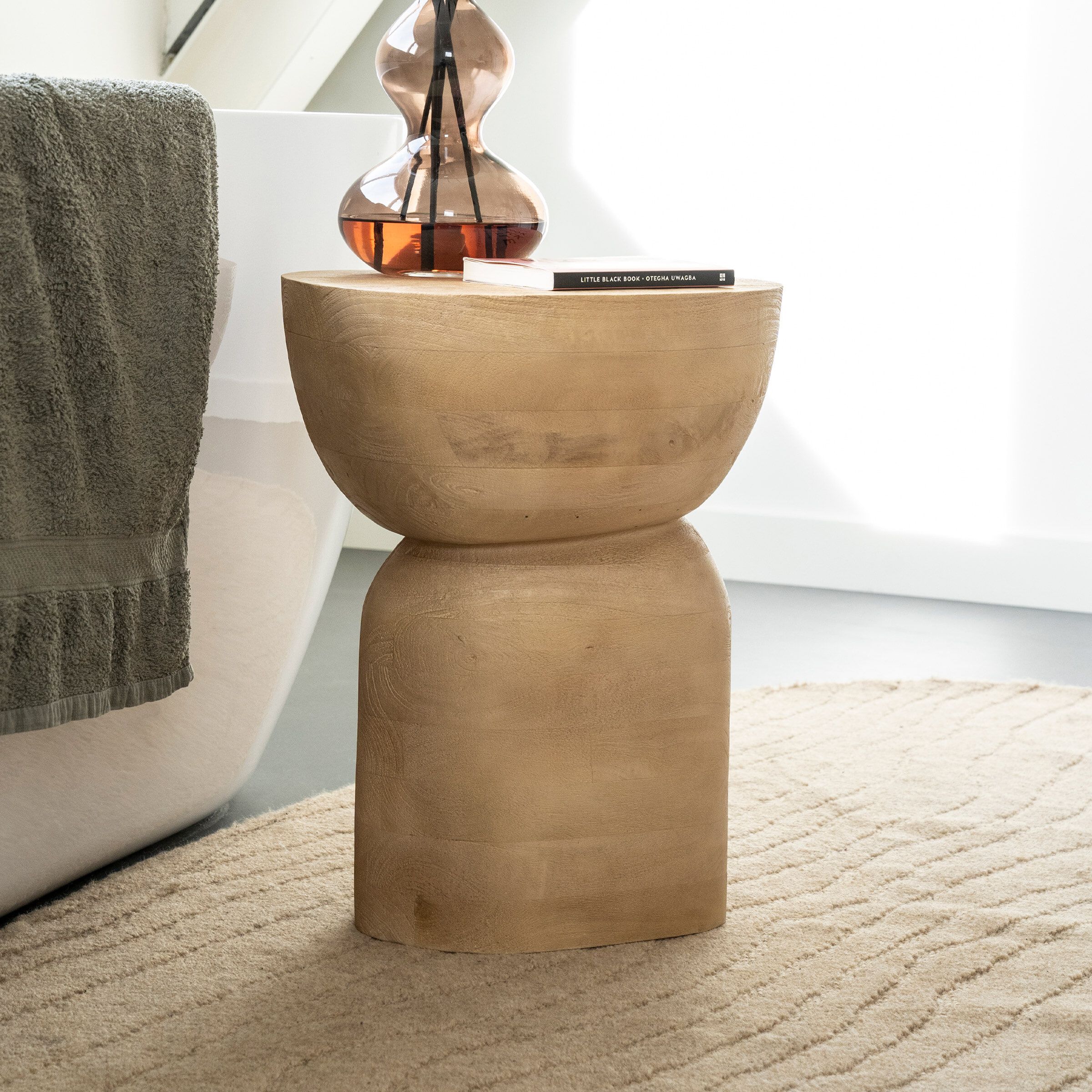 By‑Boo Bijzettafel Cobble Mangohout – Compacte natuurhouten veelzijdigheid