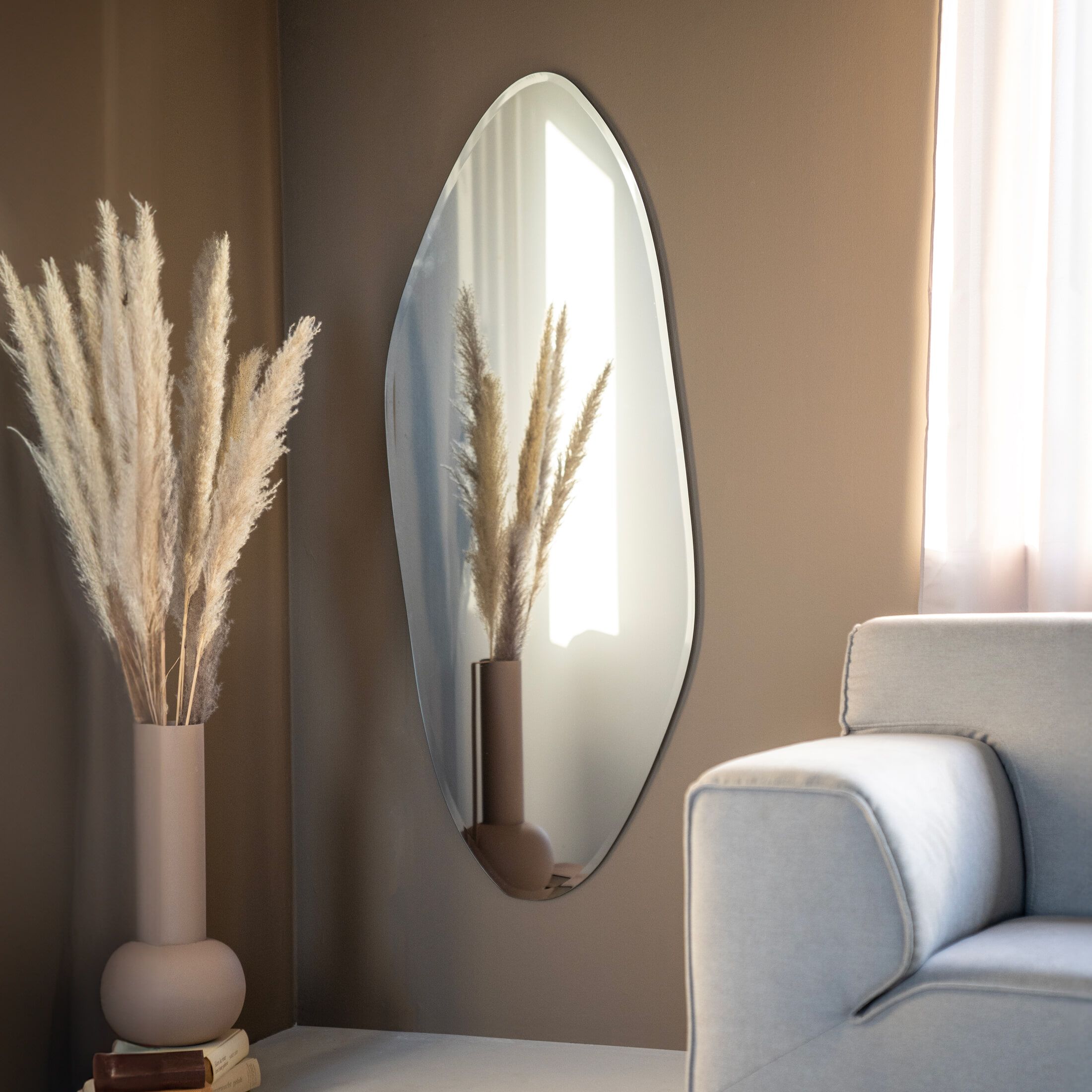 By-Boo Organische Gem Spiegel – Randloos Design voor een Ruimtelijk Interieur
