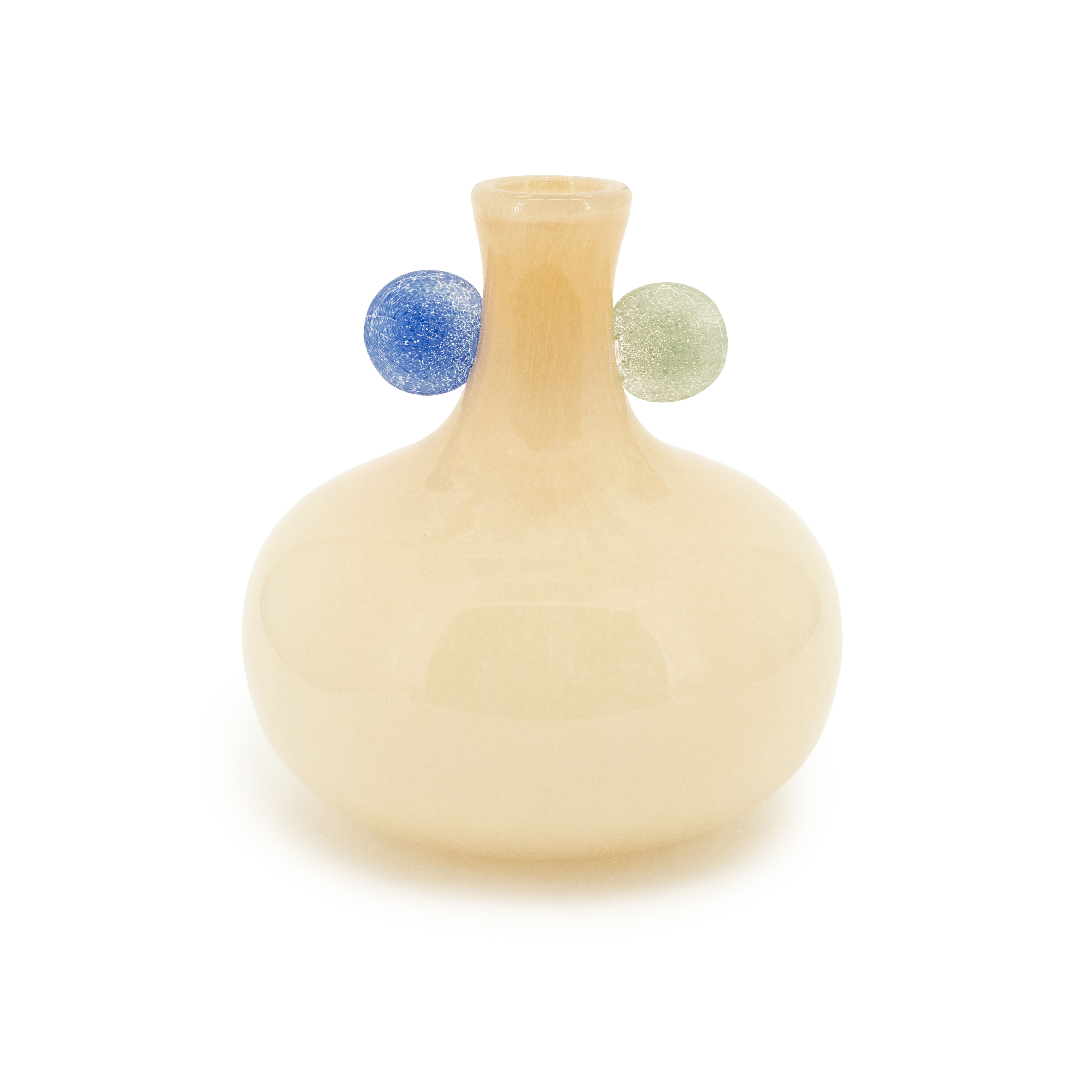By‑Boo Vaas Alegre – Elegante Beige Mondgeblazen Glasdecoratie