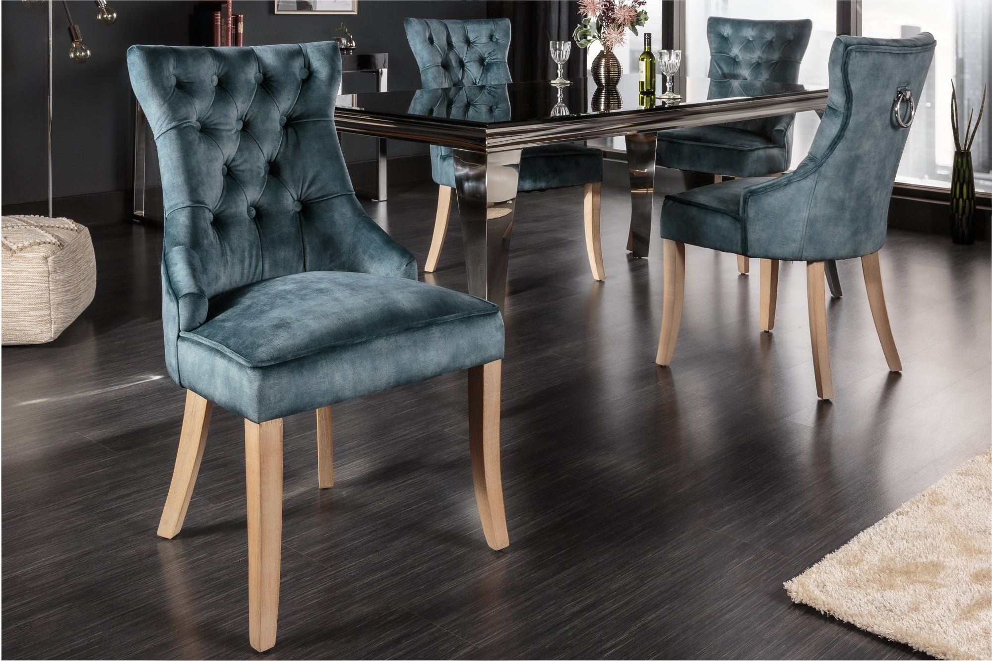 CASTLE Elegante Petrol Fluwelen Stoel – Landelijke Comfort met Handvat van Invicti Interior