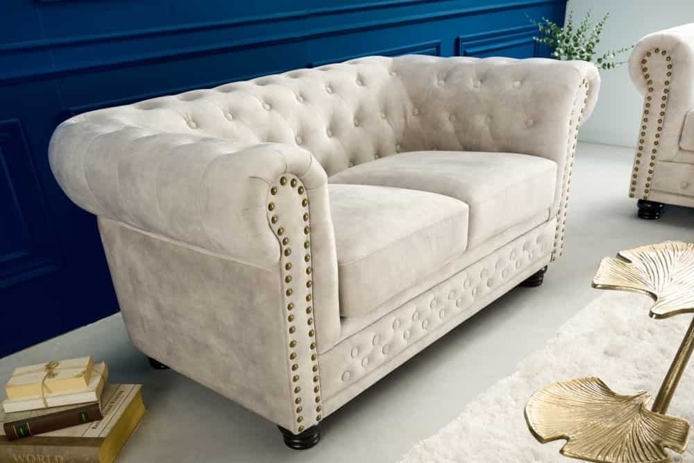 Chesterfield 2-zits bank 150 cm – Luxe fluweel in champagnetint van Invicta Interior