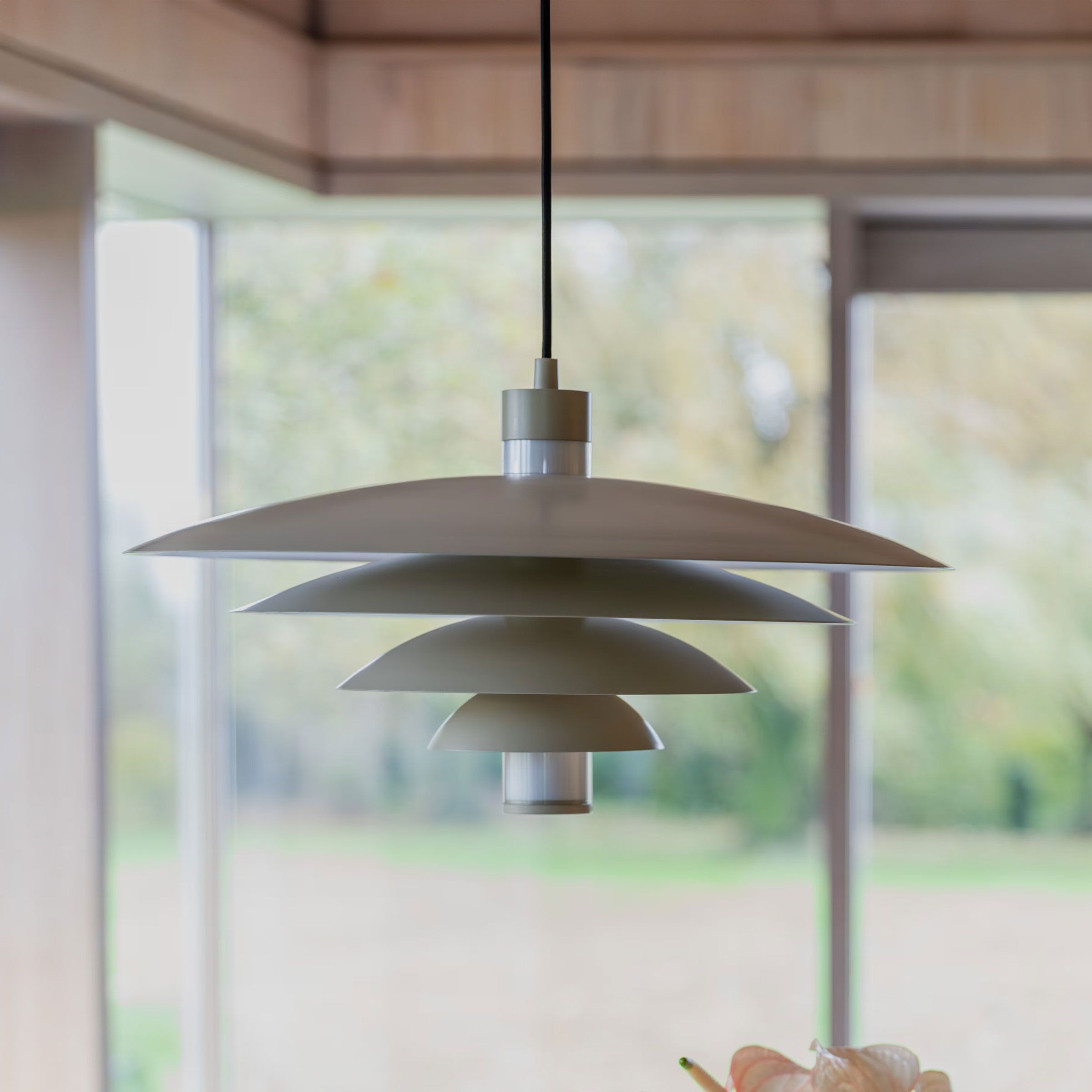 Cole Hanglamp 55 cm – Sfeervol en strak design in beige