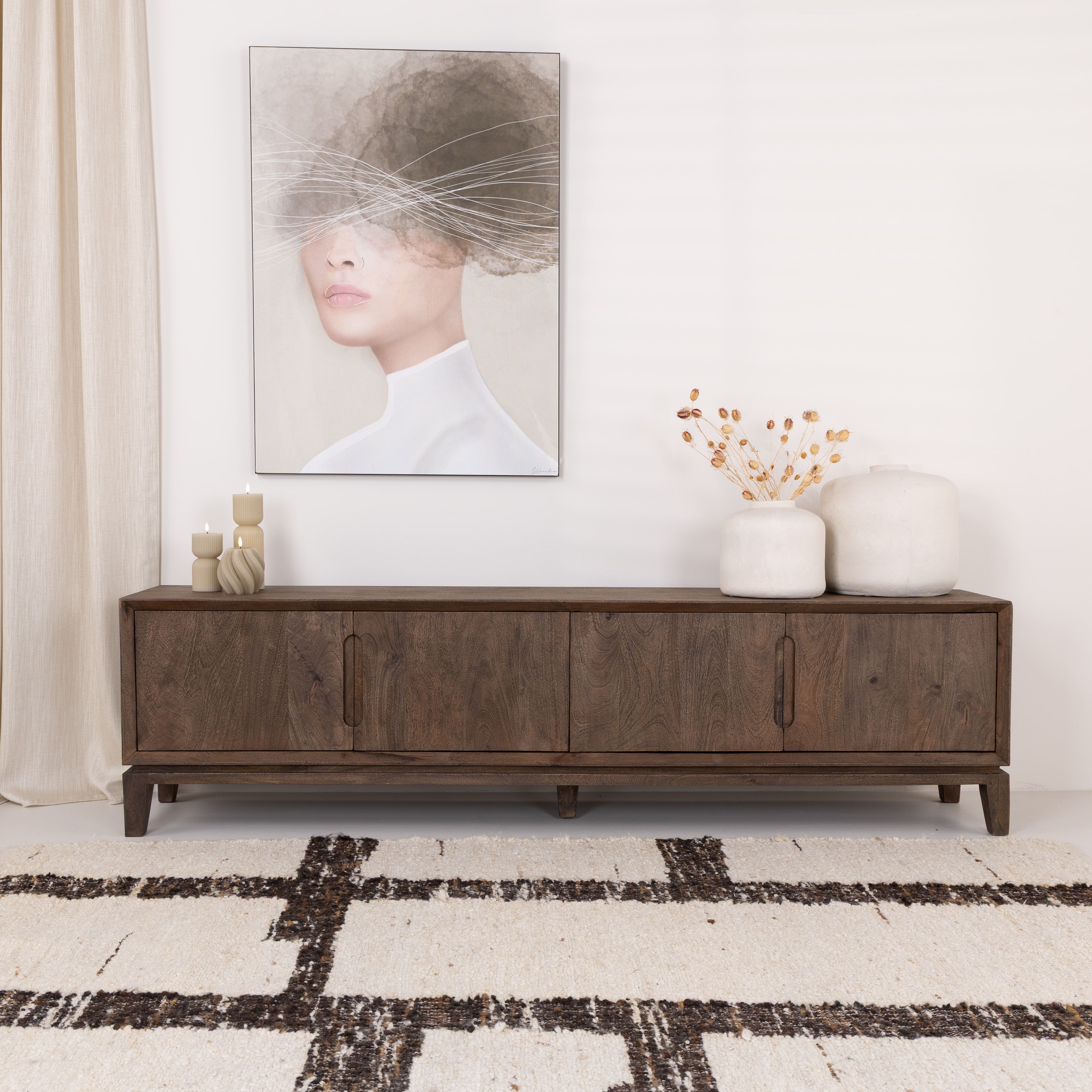 Cortez TV‑meubel van Livingfurn – 210 cm mangohout, stijlvol bruin