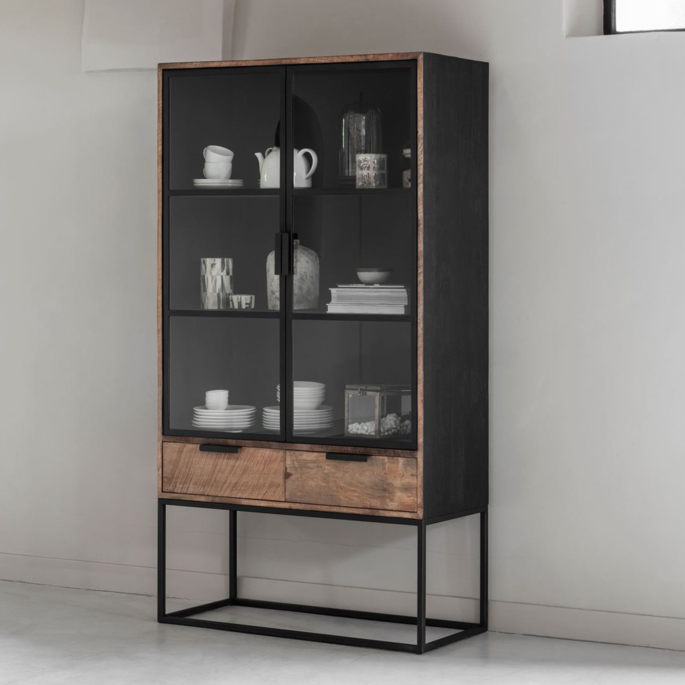 Cosmo vitrinekast van DTP Home – natuurlijk teakhout, 180 × 100 cm