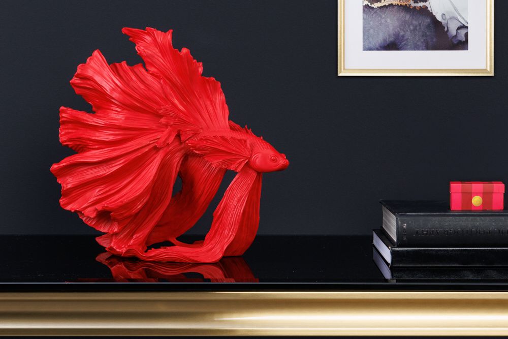 CrownTail Betta‑vis sculptuur – levendig rood, 35 cm designaccent