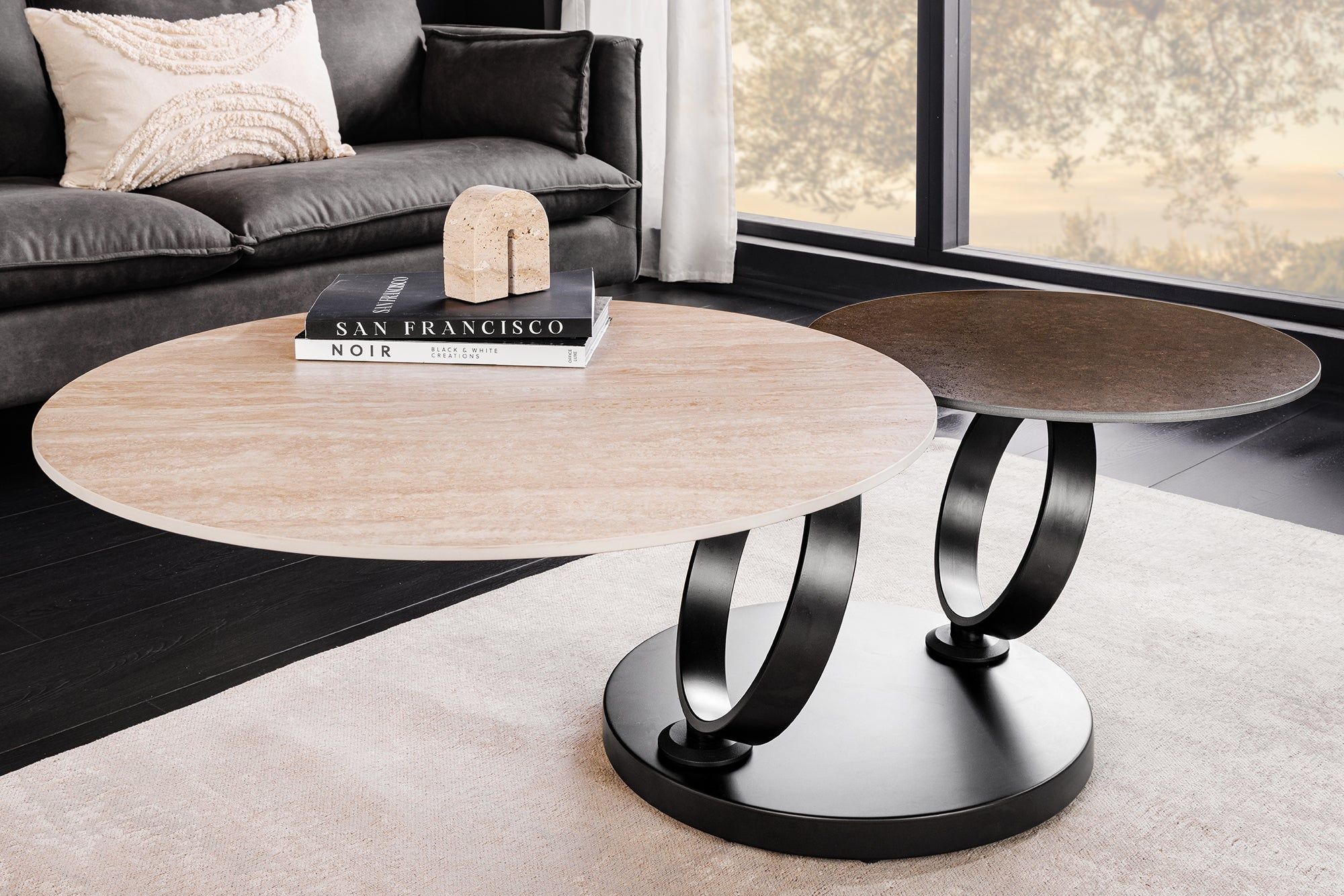 DANCING RINGS salontafel – ronde travertijn met brons frame – Invicta Interior