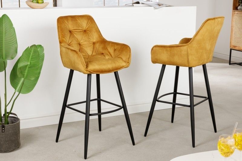 Design barkruk Milano – Musterdgeel fluwelen barstoel met Chesterfield‑quilted look