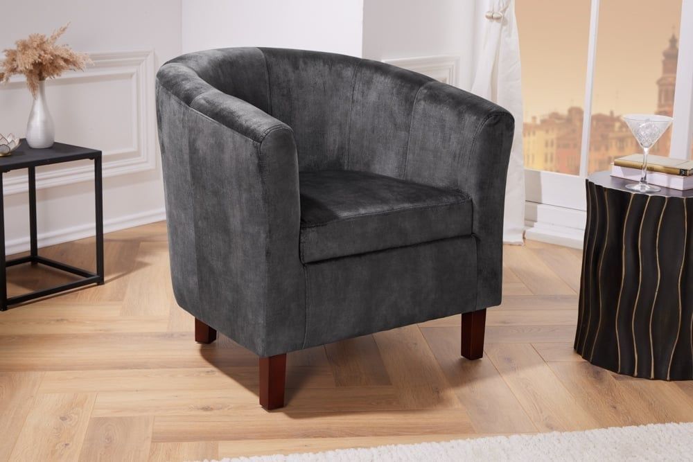 Design loungestoel Hemingway – Donkergrijs fluweel met armleuningen voor een stijlvolle cocktailhoek