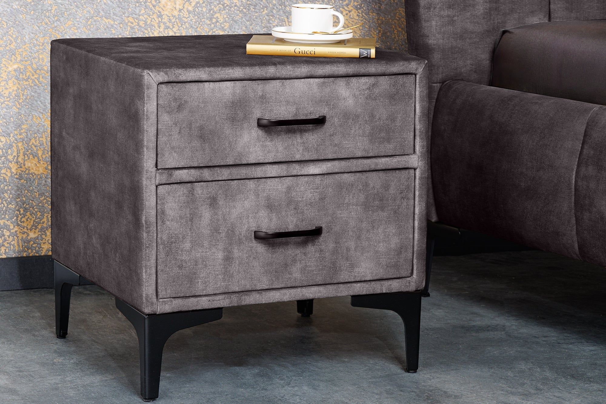 Design nachtkastje BOUTIQUE 50 cm – Donkergrijs fluweel met twee lades | Invicta Interior