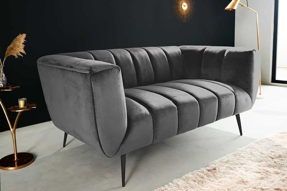 Design NOBLESSE 2‑zitbank – Luxe fluwelen zitcomfort in grijs met zwart metalen poten