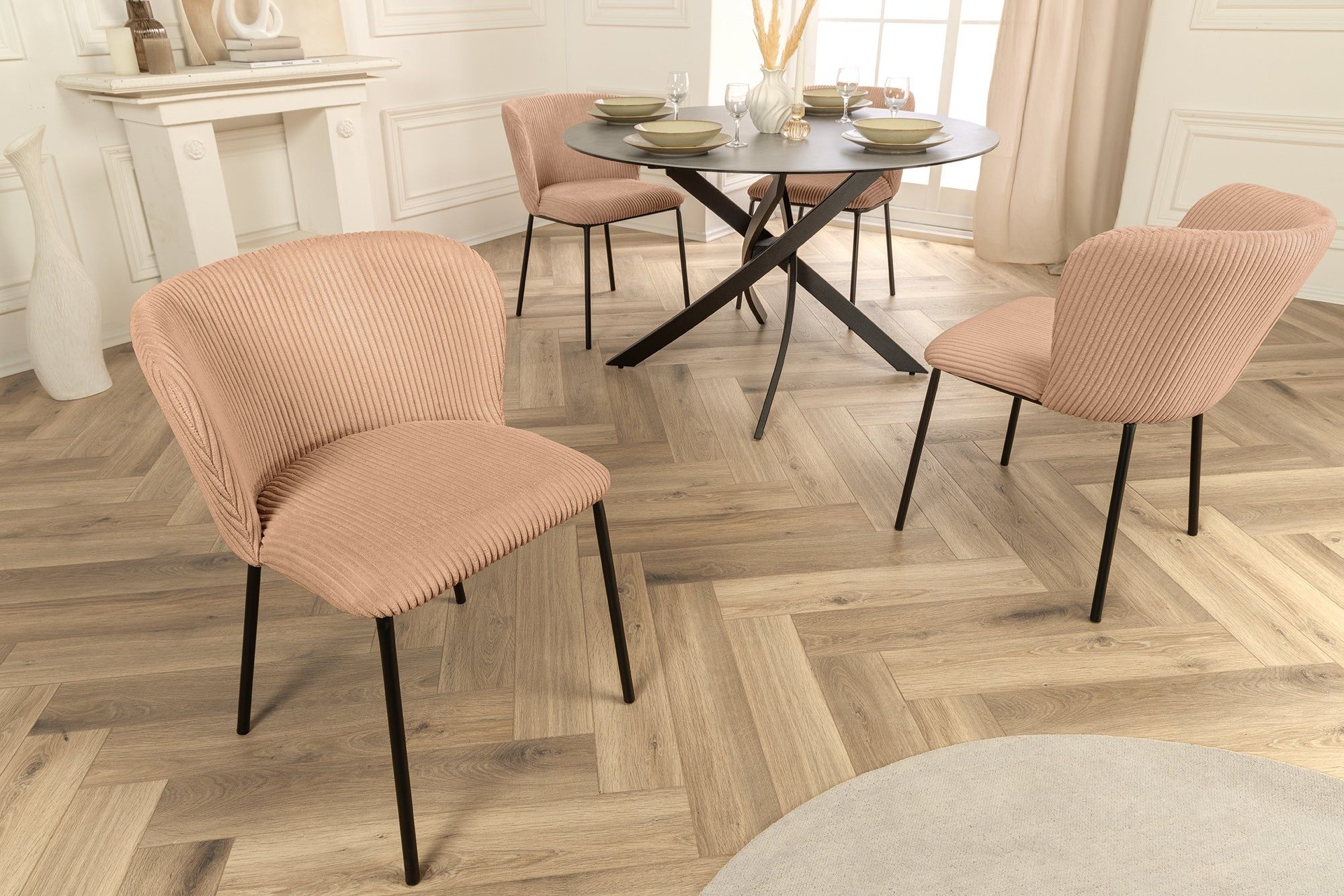Design stoel LYON – roze corduroy met zwarte metalen poten