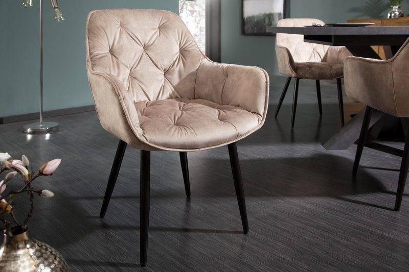 Design stoel Milano – Luxe champagne fluweel met Chesterfield quilting van Invicta Interior