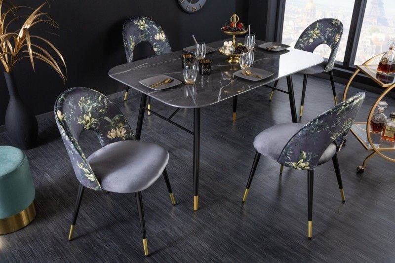 Design stoel PRET‑A‑PORTER – Grijs fluweel met bloemmotief en gouden voetdoppen